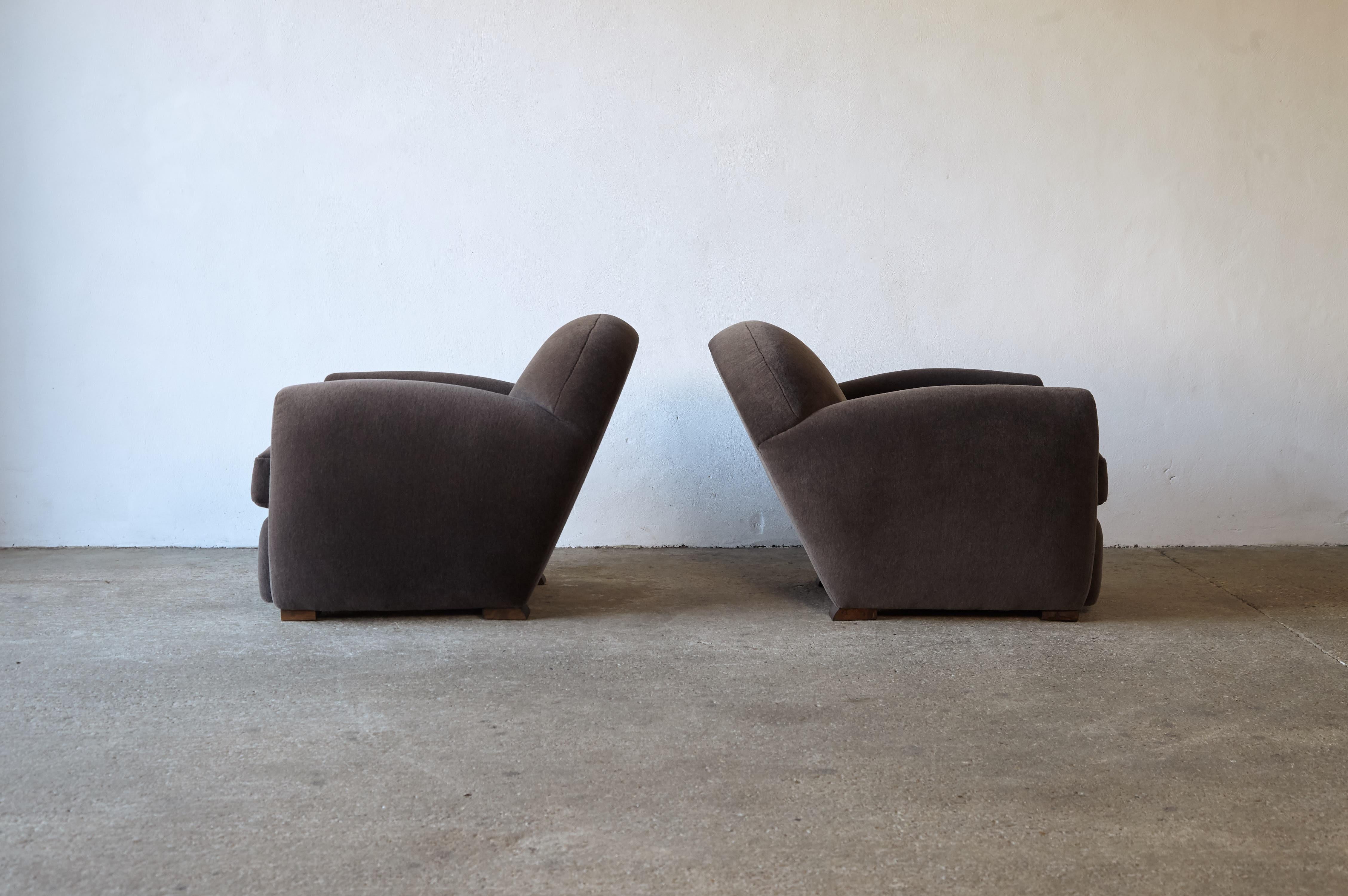 Superb Pair of Round Club Chairs, Upholstered in Pure Alpaca 1