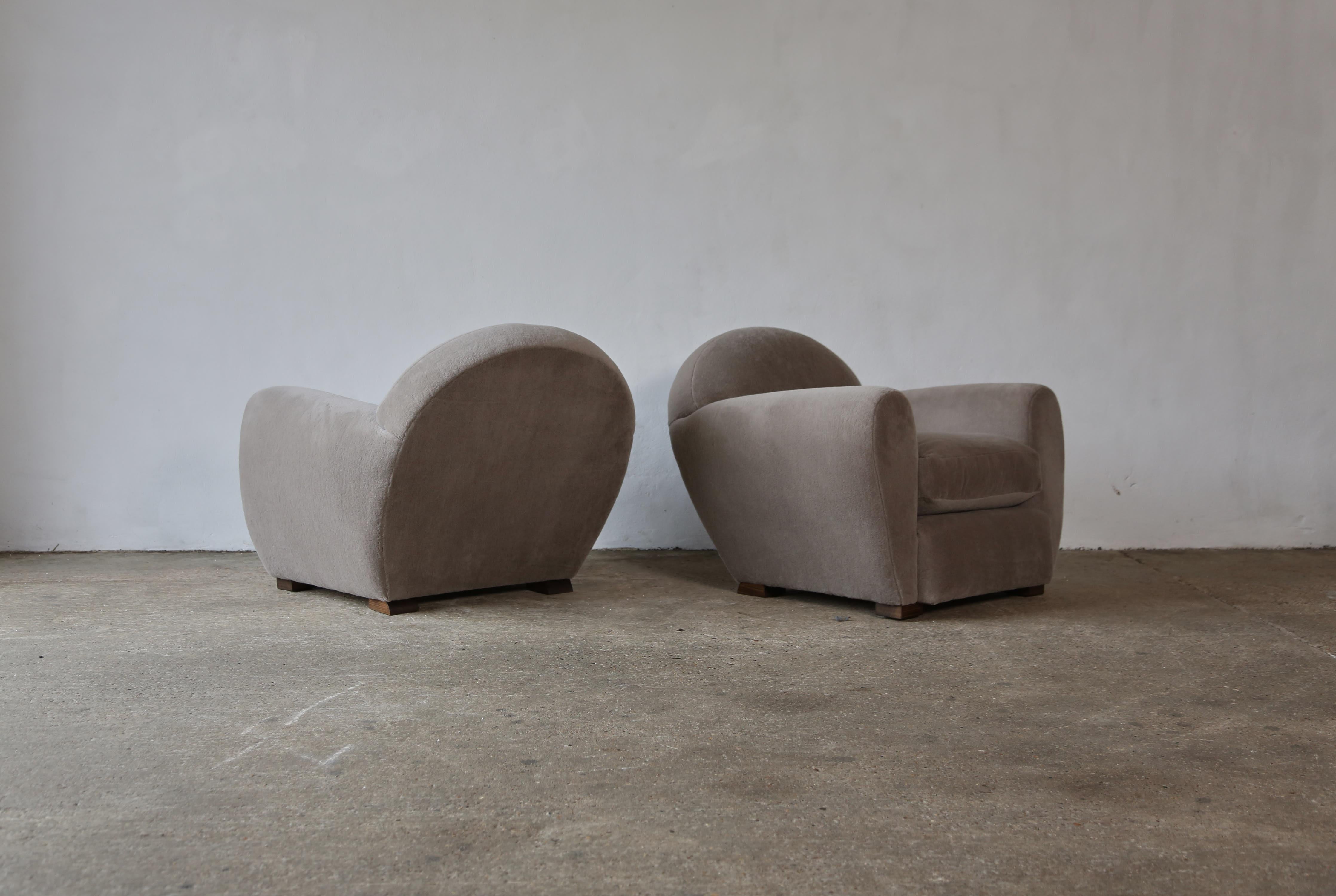 Contemporary Superb Pair of Round Club Chairs, Upholstered in Pure Alpaca For Sale