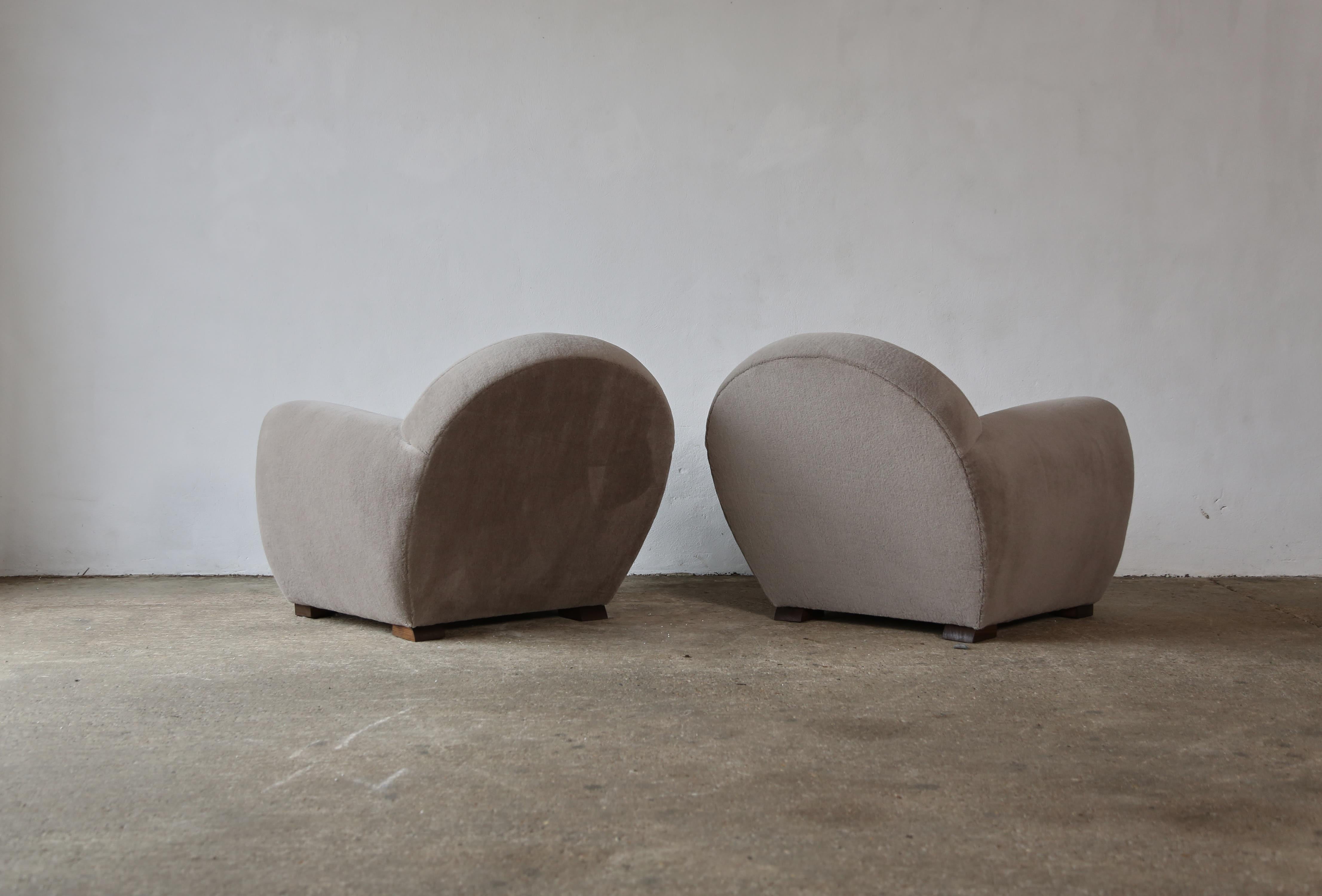 Superb Pair of Round Club Chairs, Upholstered in Pure Alpaca 2