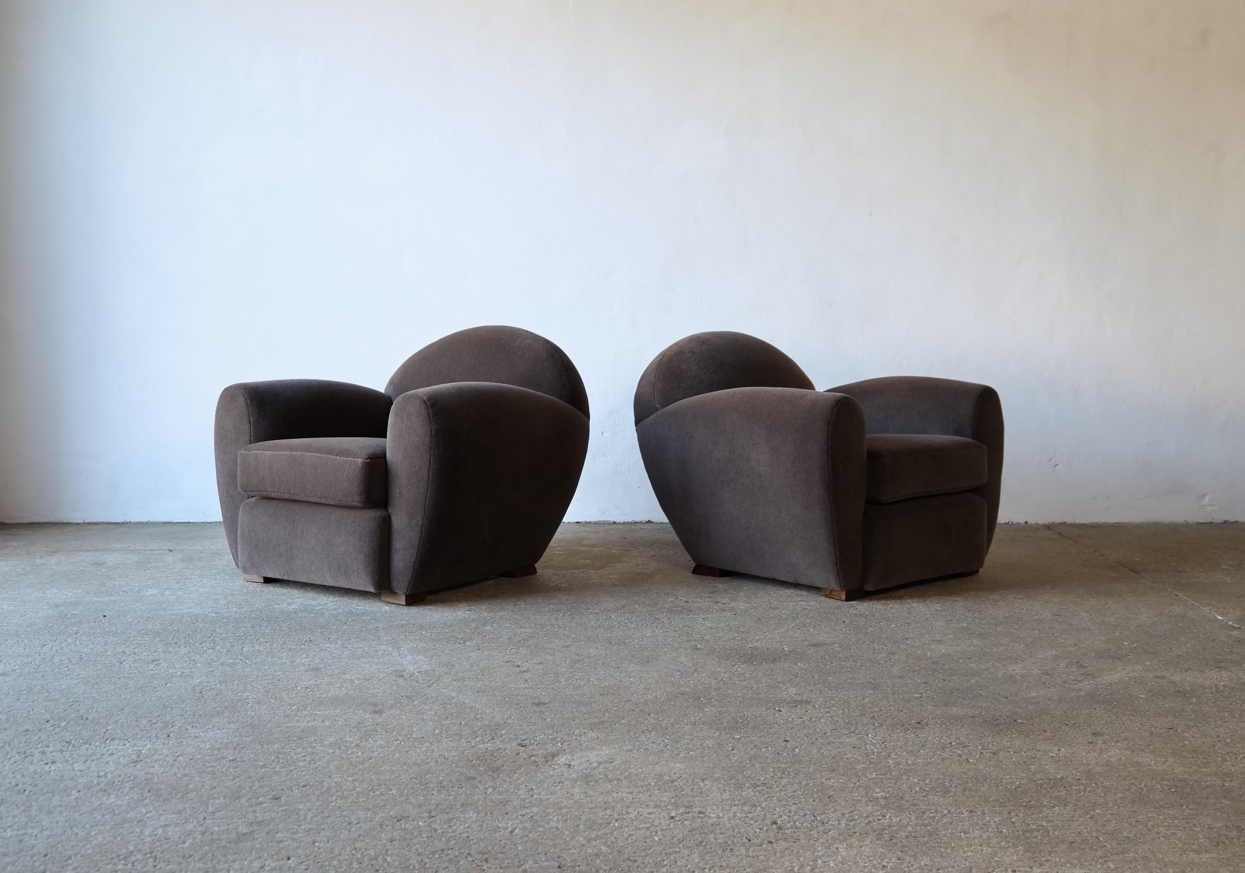 Superb Pair of Round Club Chairs, Upholstered in Pure Alpaca 3