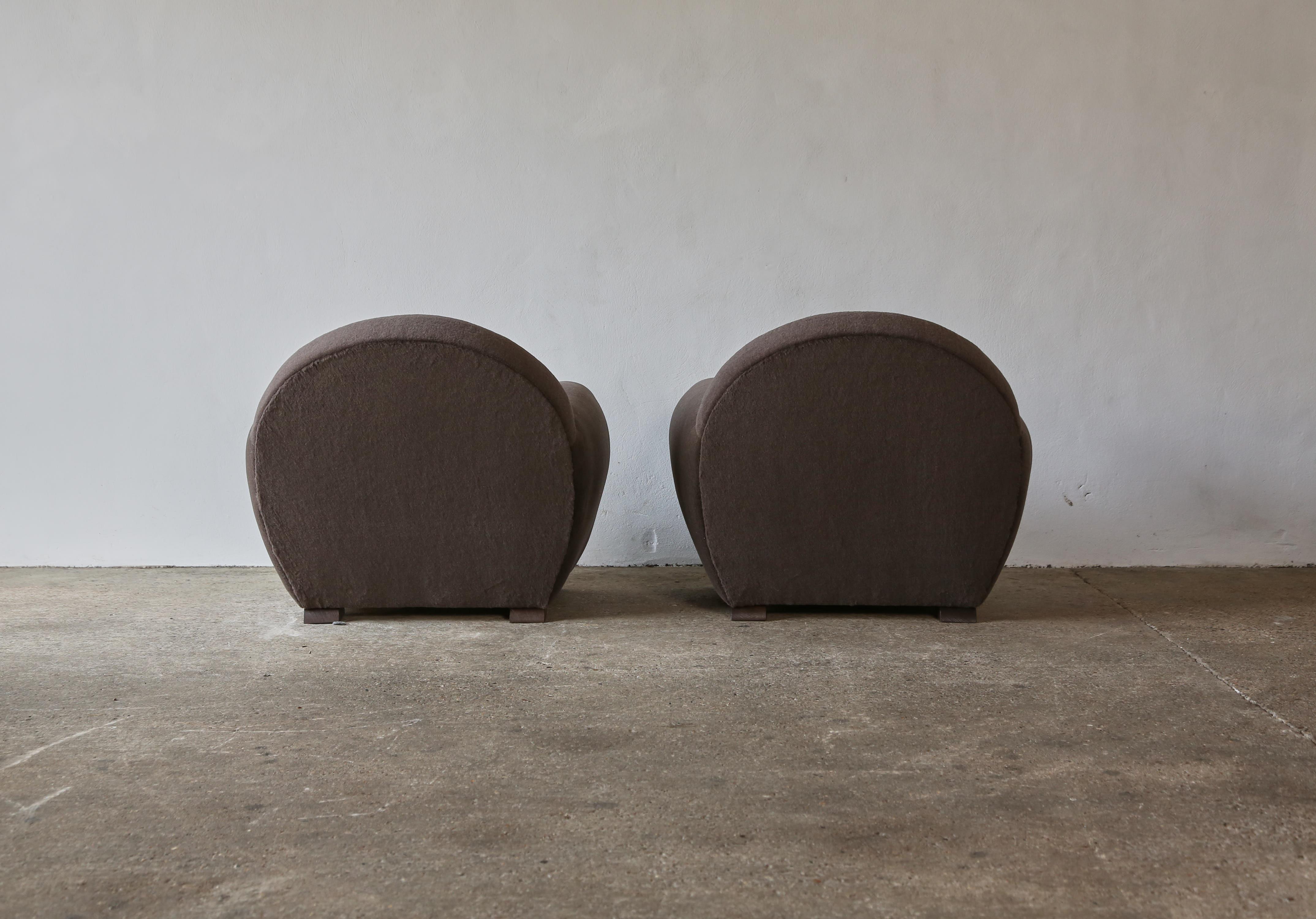 Superb Pair of Round Club Chairs, Upholstered in Pure Alpaca For Sale 3