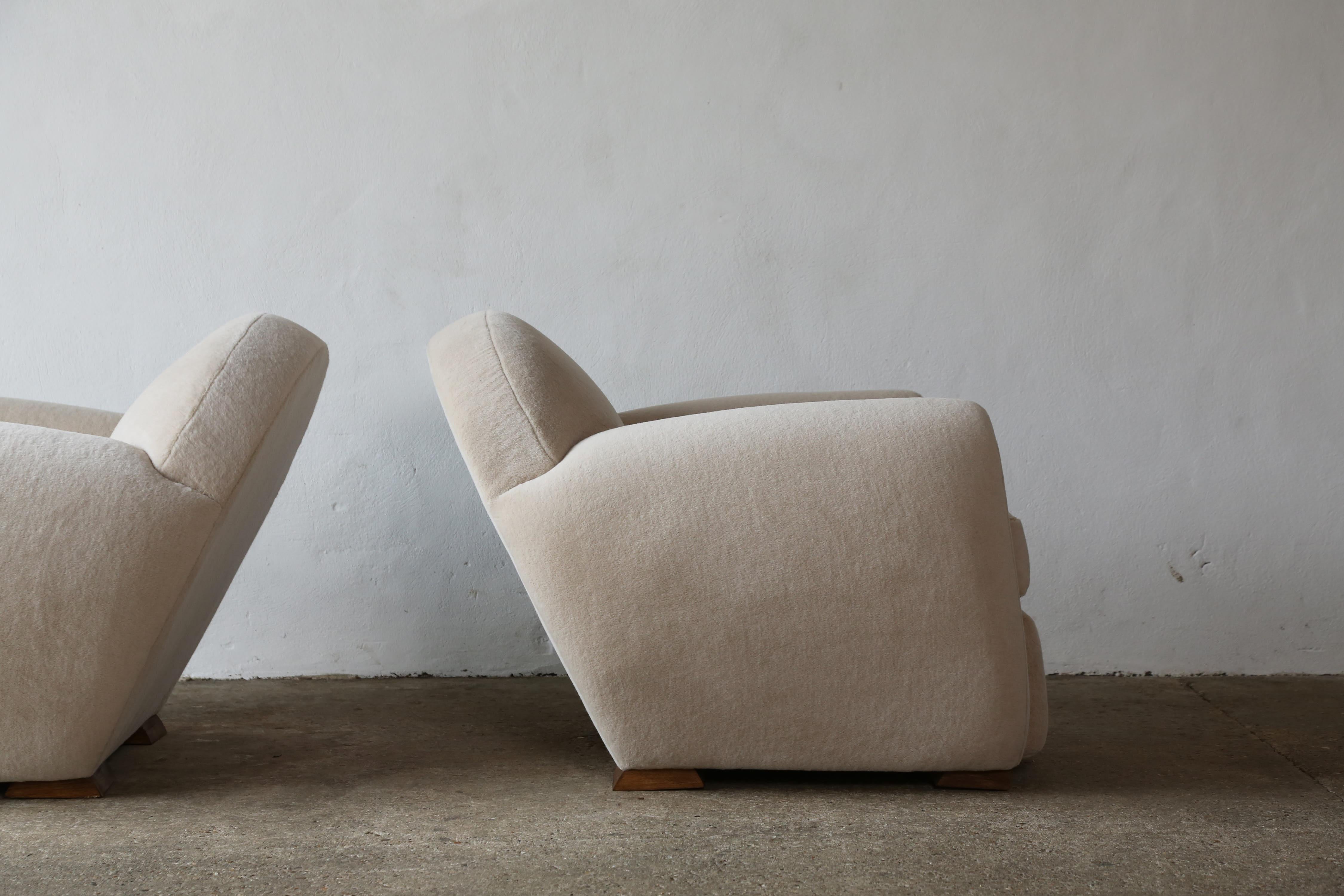 Superbe paire de fauteuils club ronds inclinables, tapissés en alpaga pure en vente 4