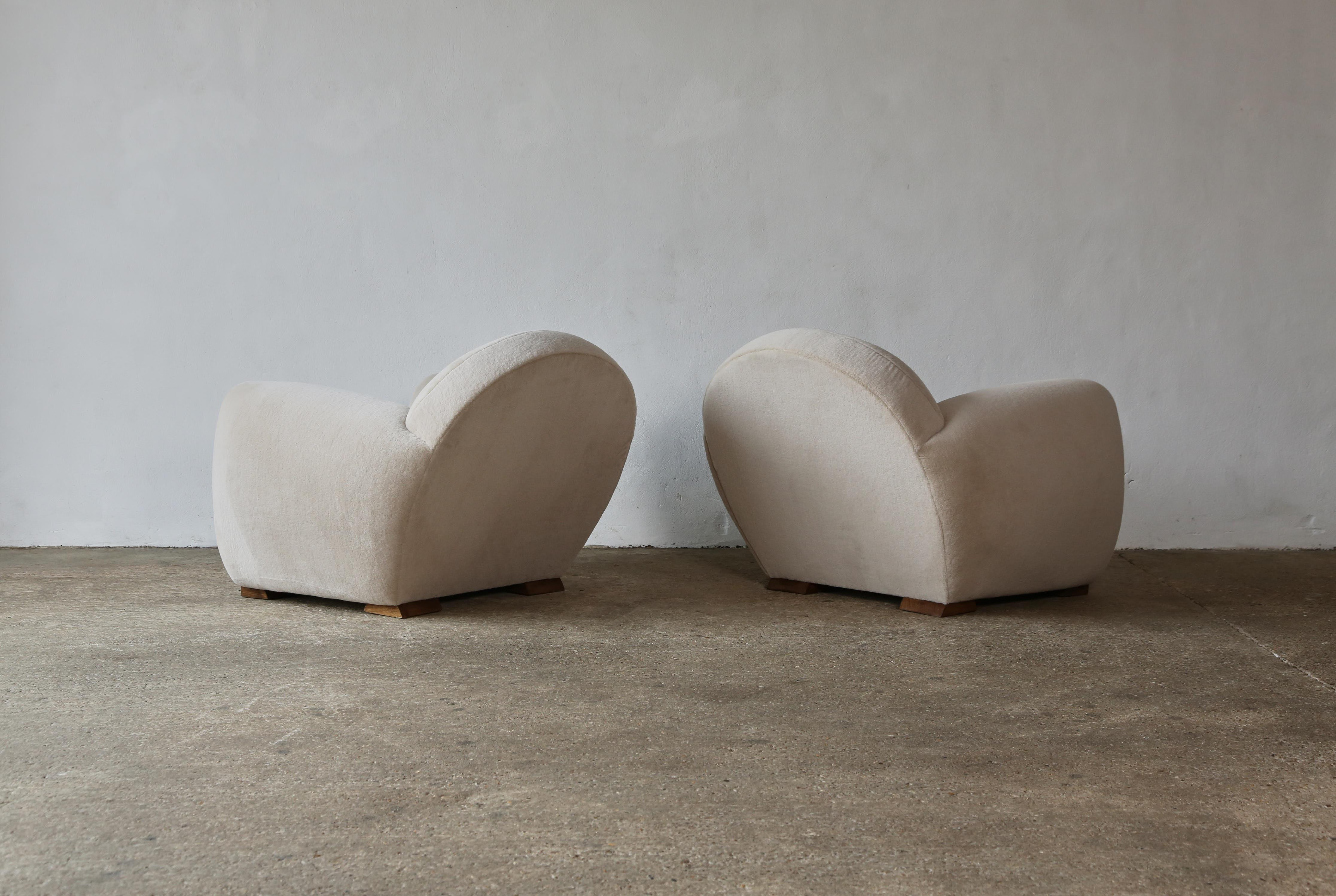 Superb Pair of Round Leaning Club Chairs, Upholstered in Pure Alpaca 6
