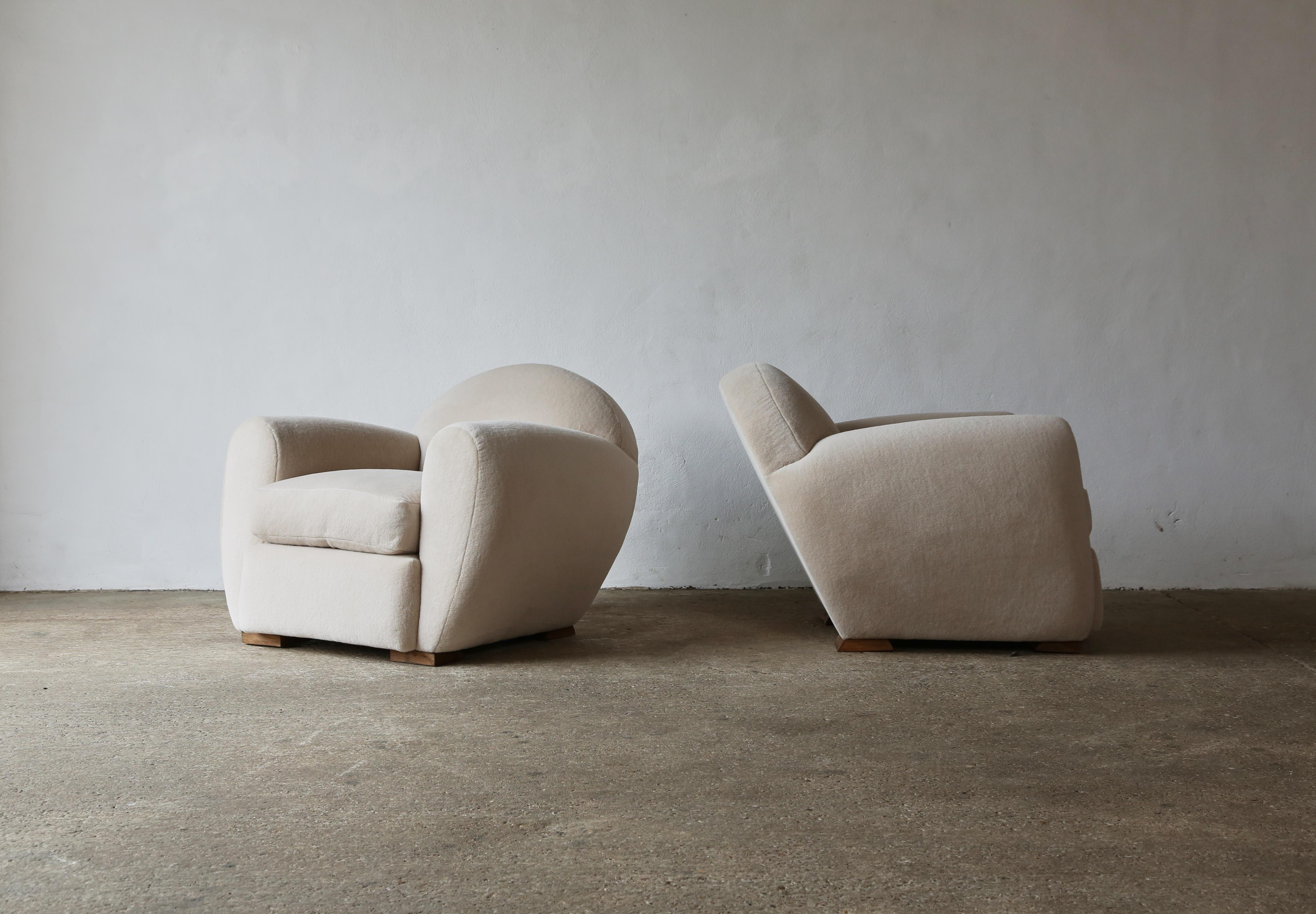 Superbe paire de fauteuils club ronds inclinables, tapissés en alpaga pure Bon état - En vente à LEWES, GB