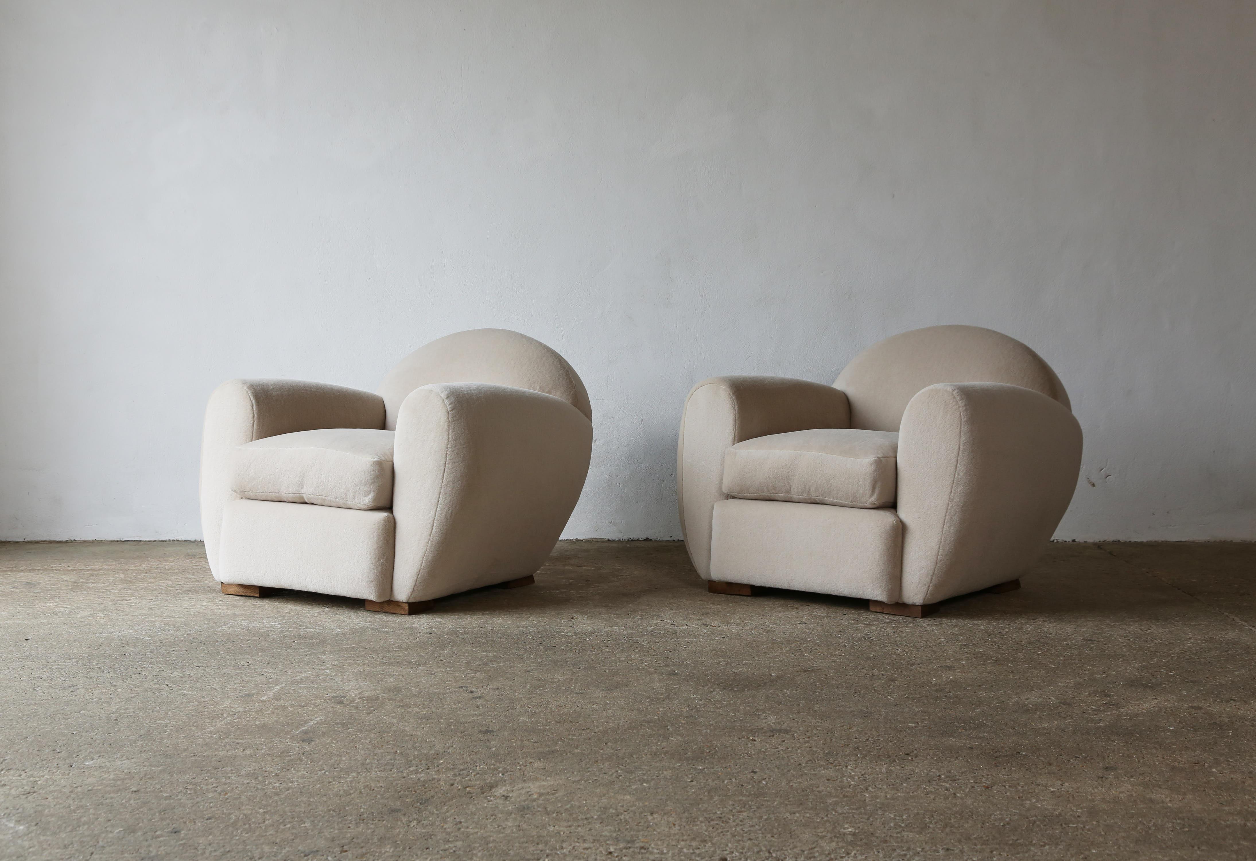Superb Pair of Round Leaning Club Chairs, Upholstered in Pure Alpaca 1