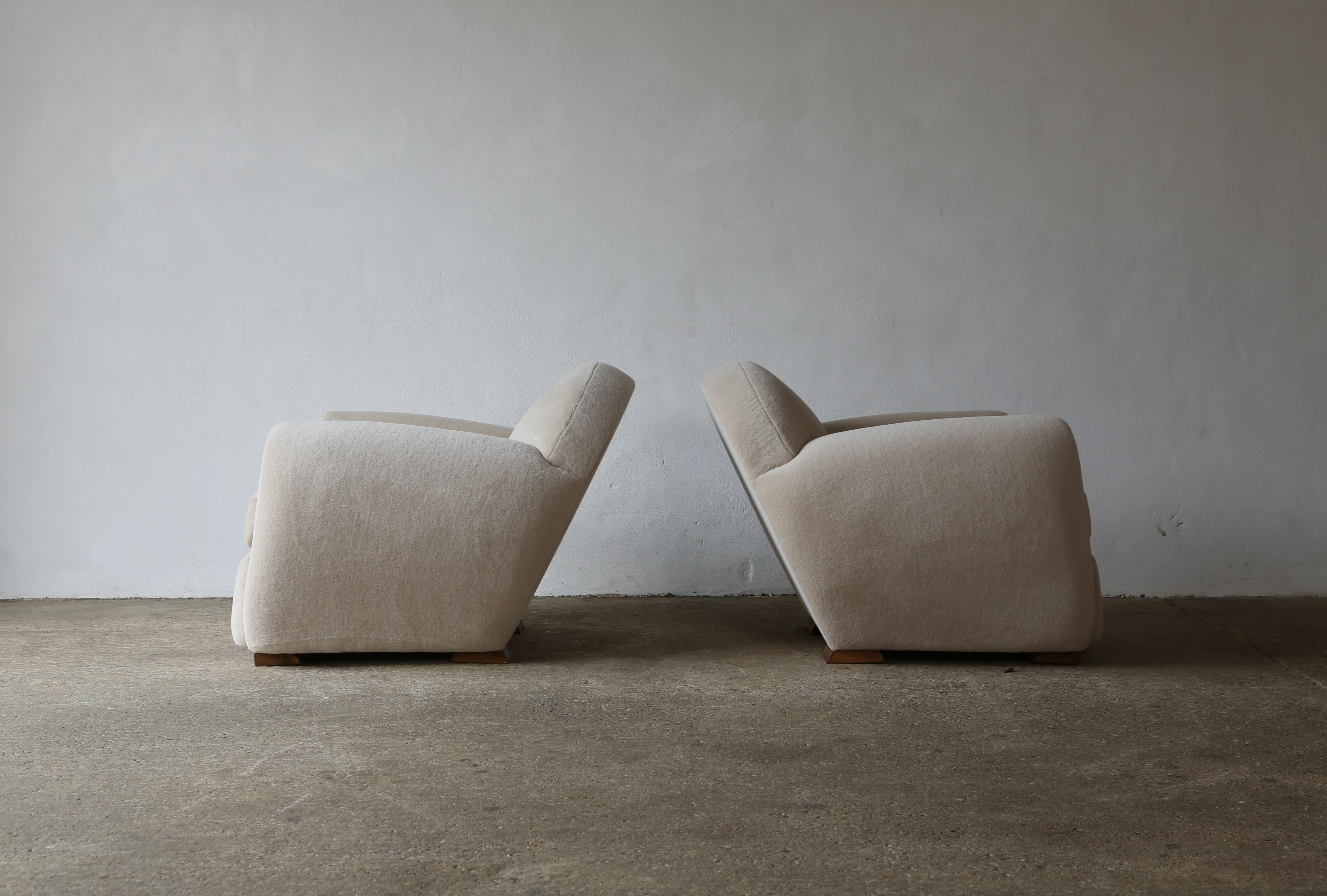 Superb Pair of Round Leaning Club Chairs, Upholstered in Pure Alpaca For Sale 2