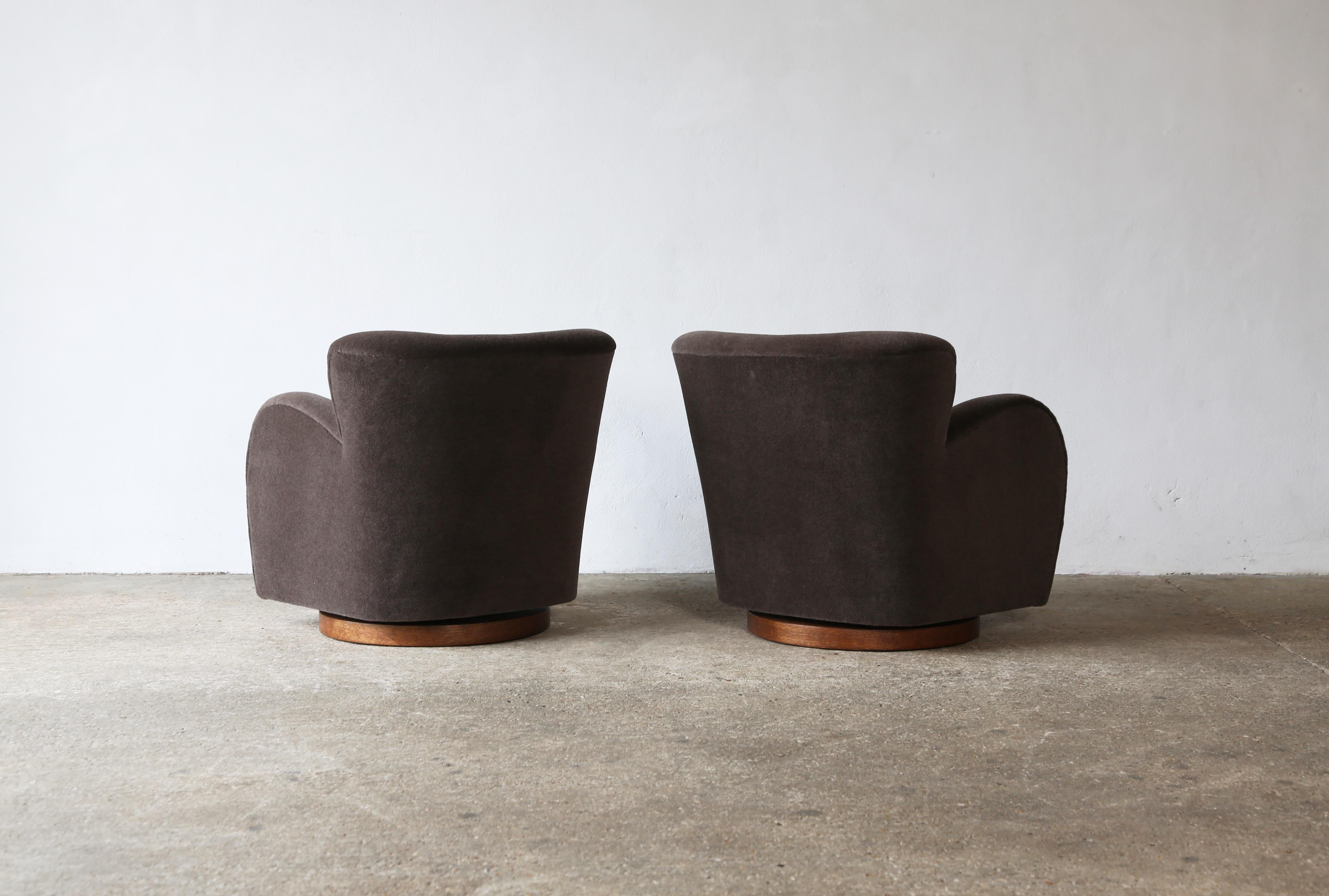 Superb Pair of Swivel Lounge Chairs, Upholstered in Pure Alpaca For Sale 4