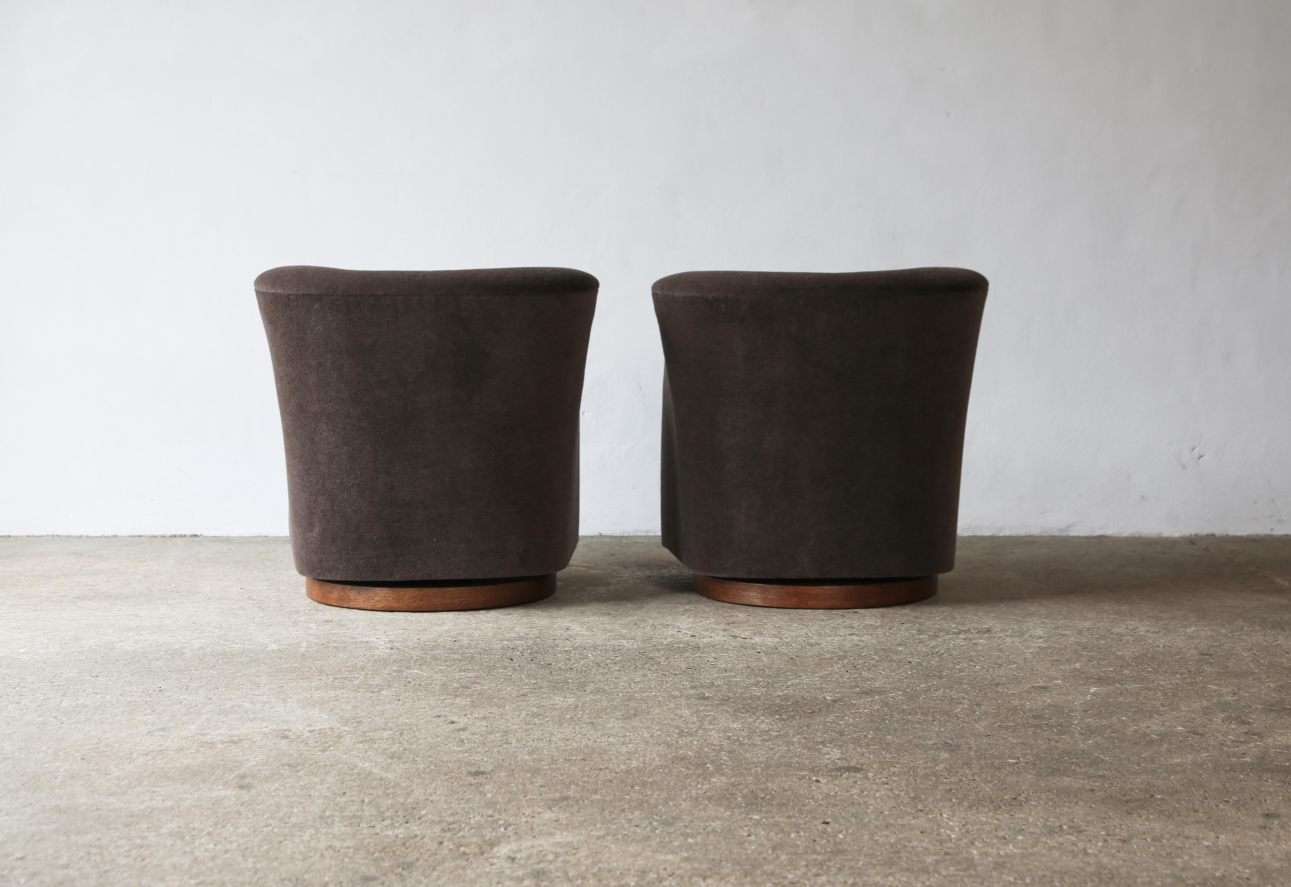 Superb Pair of Swivel Lounge Chairs, Upholstered in Pure Alpaca For Sale 5