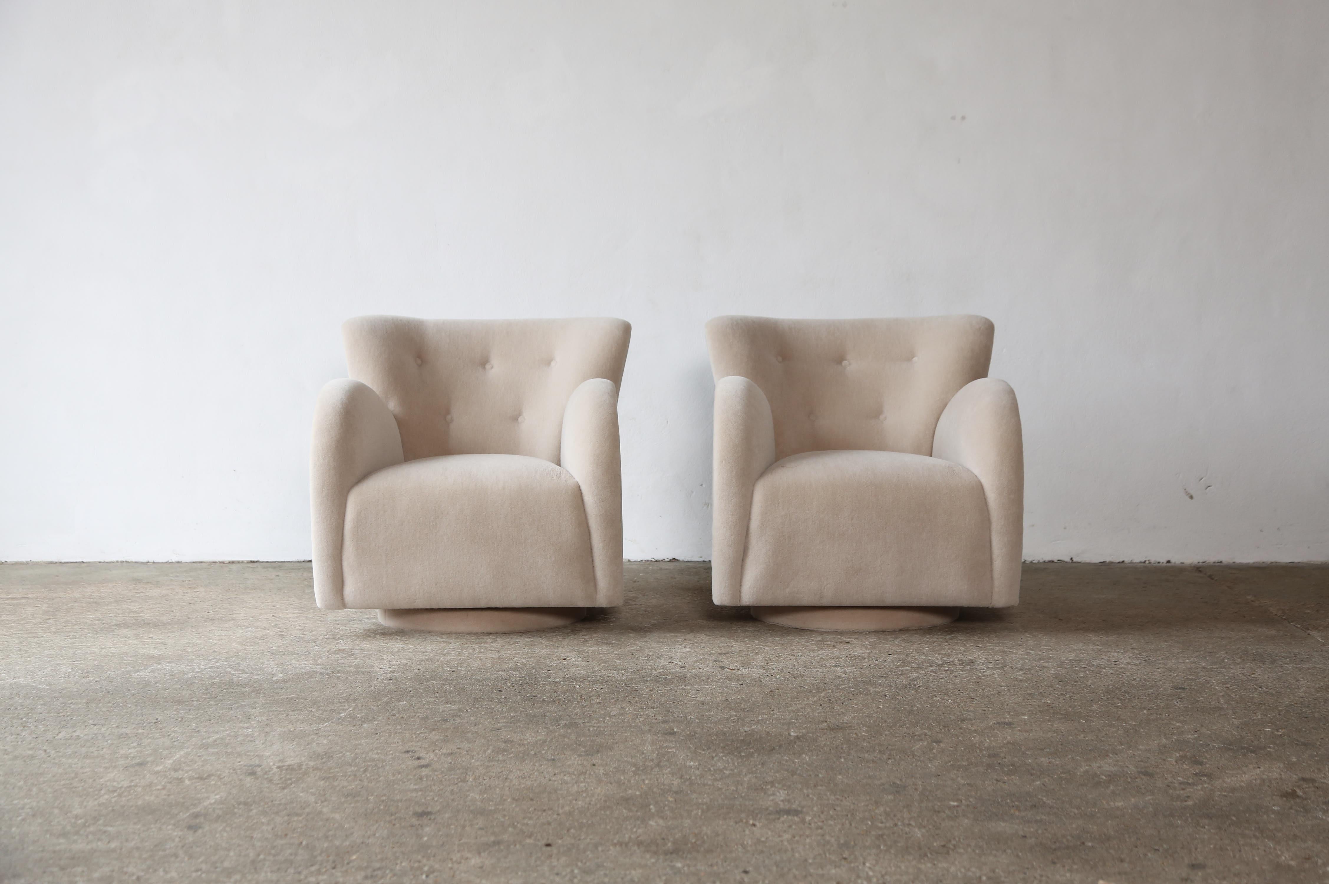 Scandinavian Modern Superb Pair of Swivel Lounge Chairs, Upholstered in Pure Alpaca For Sale