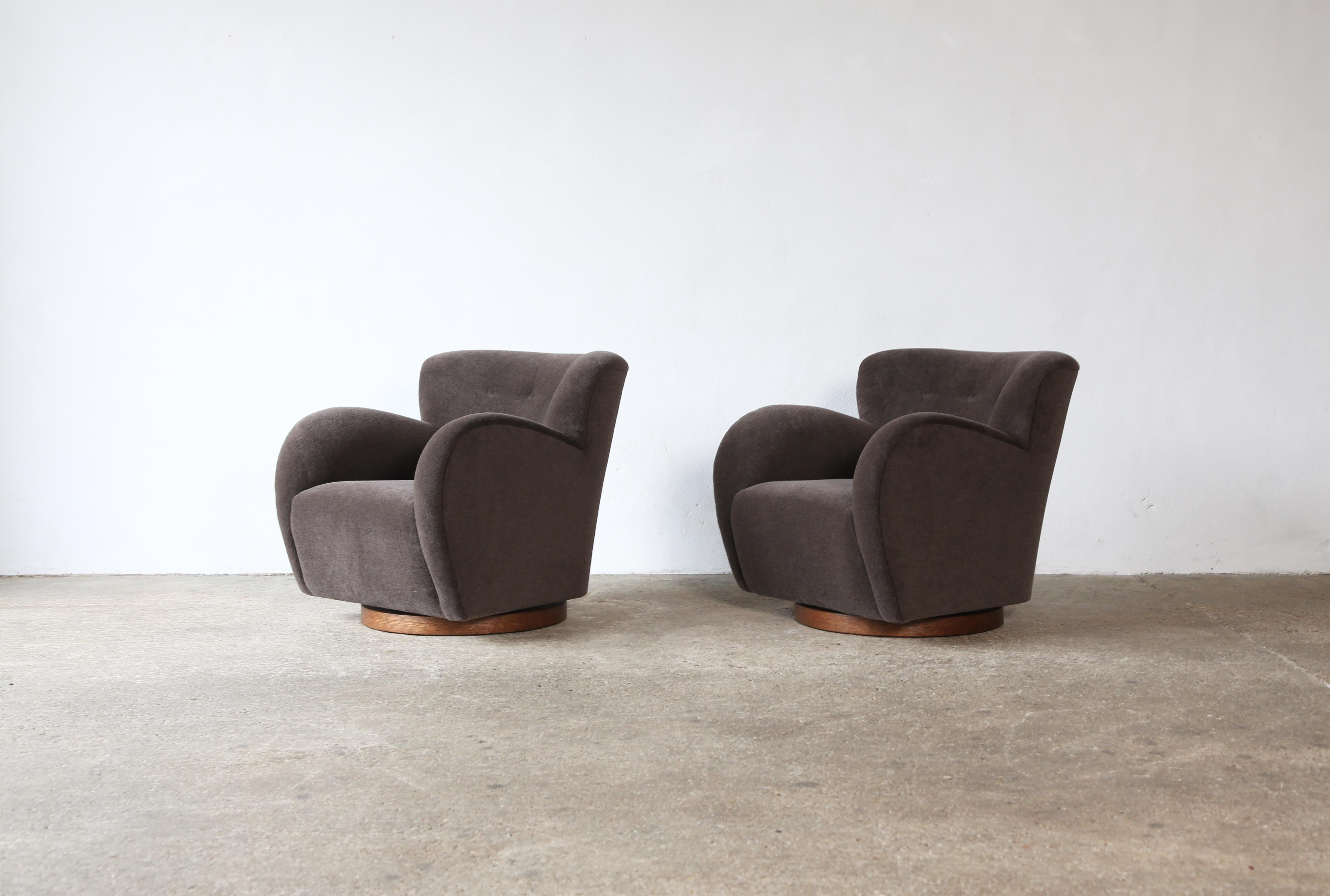 Scandinavian Modern Superb Pair of Swivel Lounge Chairs, Upholstered in Pure Alpaca For Sale