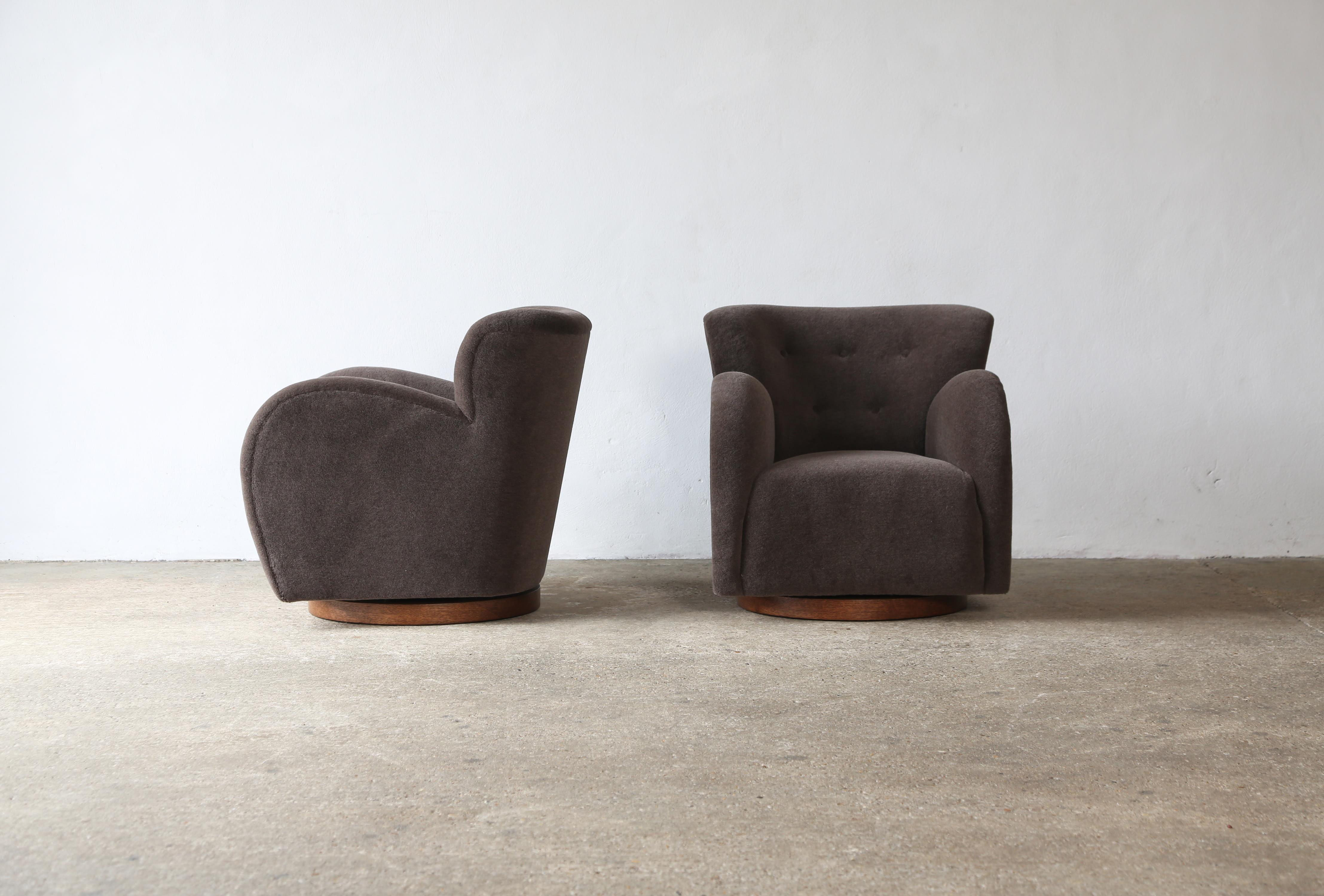 Superb Pair of Swivel Lounge Chairs, Upholstered in Pure Alpaca For Sale 2