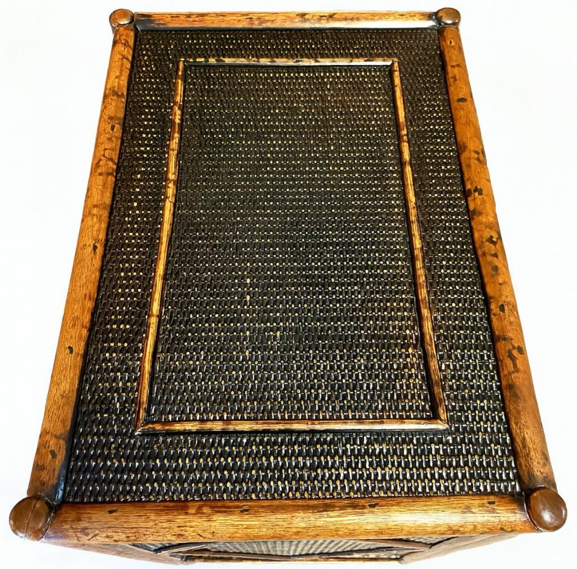 Superb Pair of Weathered Ebenholz Cane und Schildpatt Bamboo Small Chests im Zustand „Hervorragend“ im Angebot in Atlanta, GA