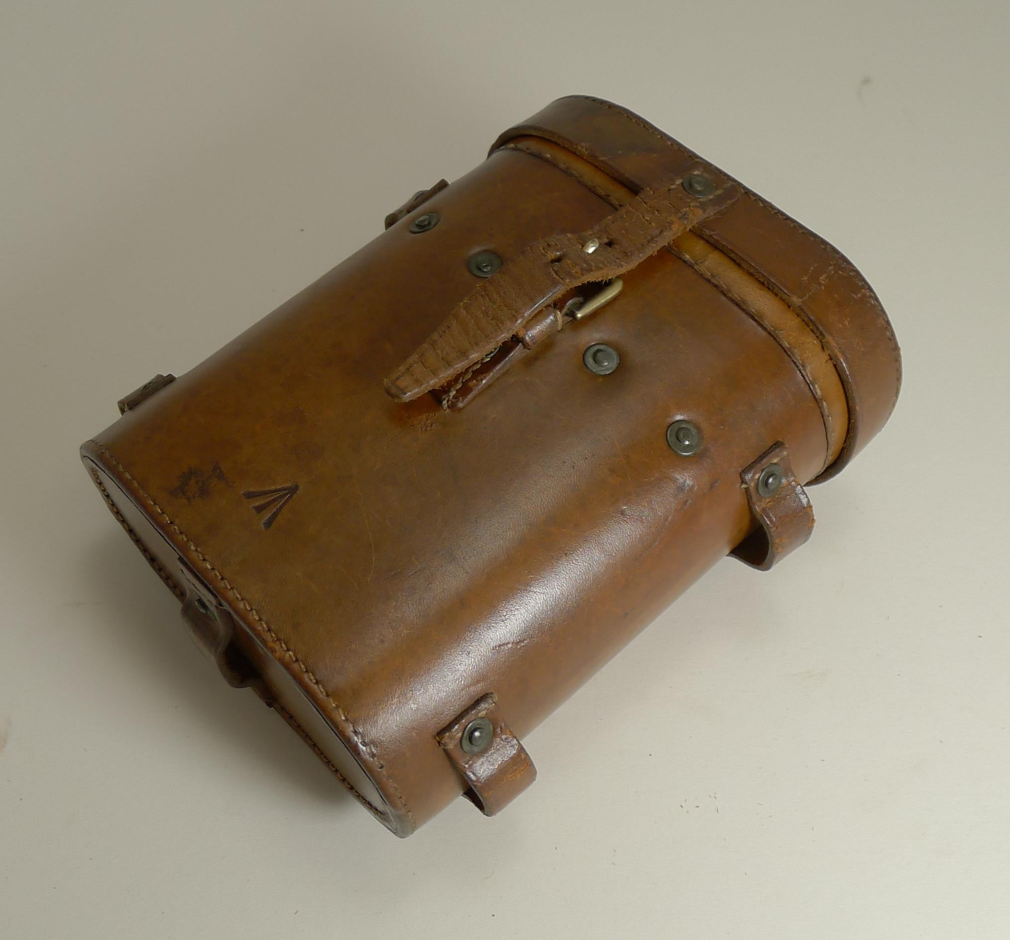 Superb Pair of WWI Binoculars and Case, British Officer's Issue, 1918 In Good Condition In Bath, GB