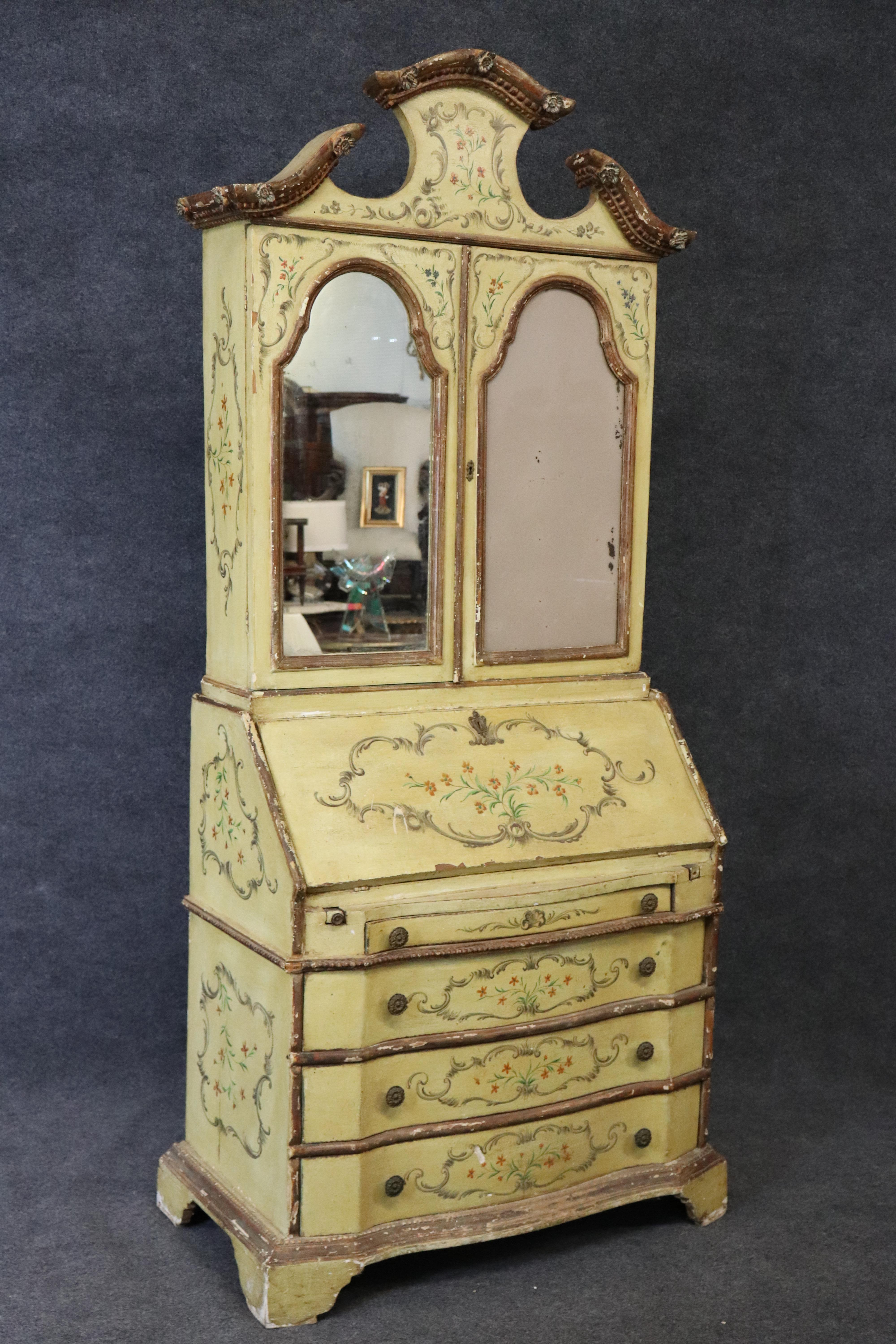 Espléndido escritorio de secretaria decorado con pintura italiana de la época de 1780 Rococó en venta