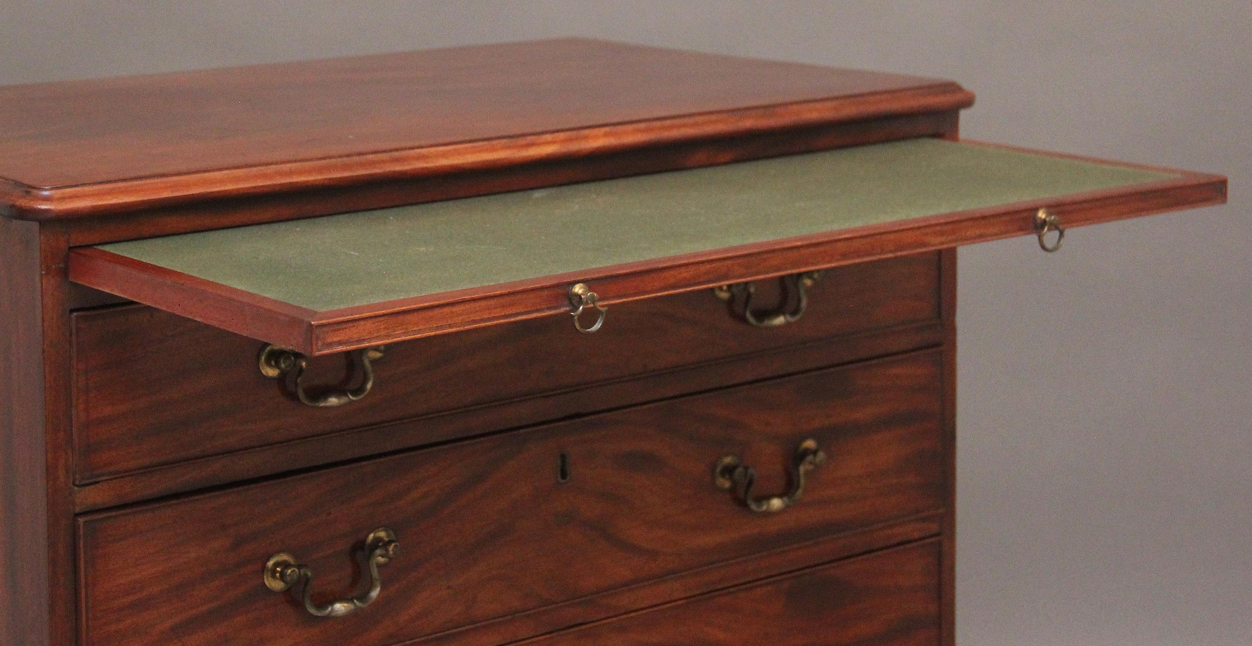 Superb quality 18th Century mahogany chest of drawers In Good Condition In Martlesham, GB