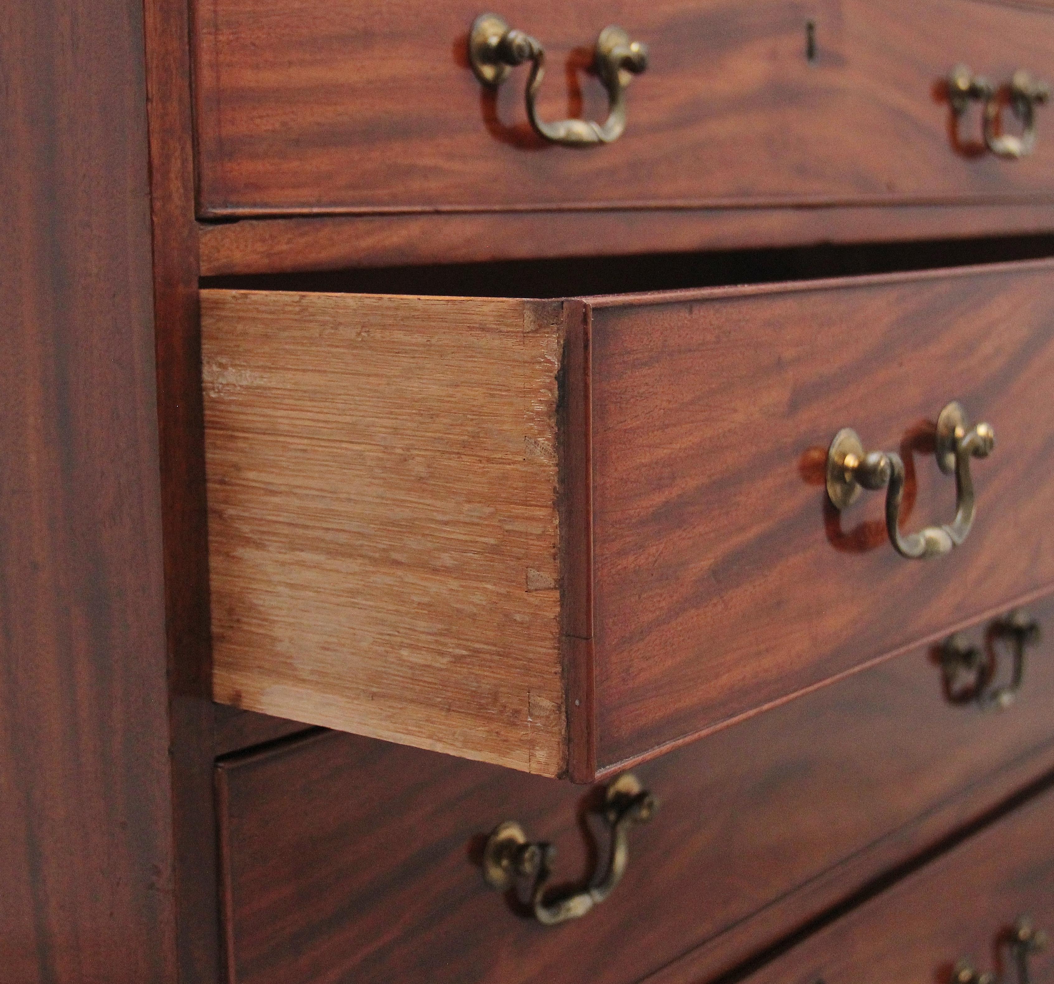 Mahogany Superb quality 18th Century mahogany chest of drawers