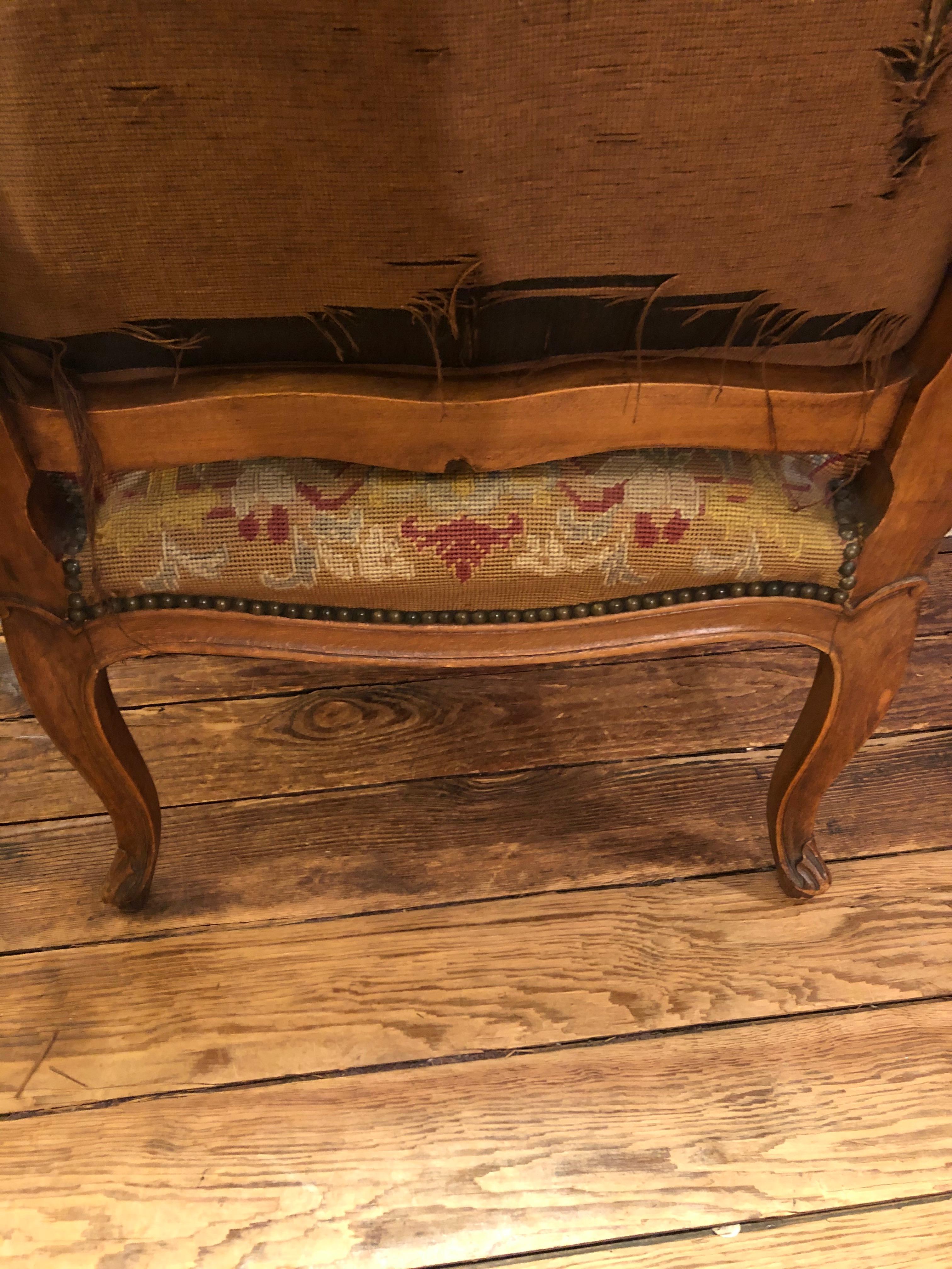 Superb Quality 19th Century French Carved Walnut and Tapestry Armchair For Sale 7