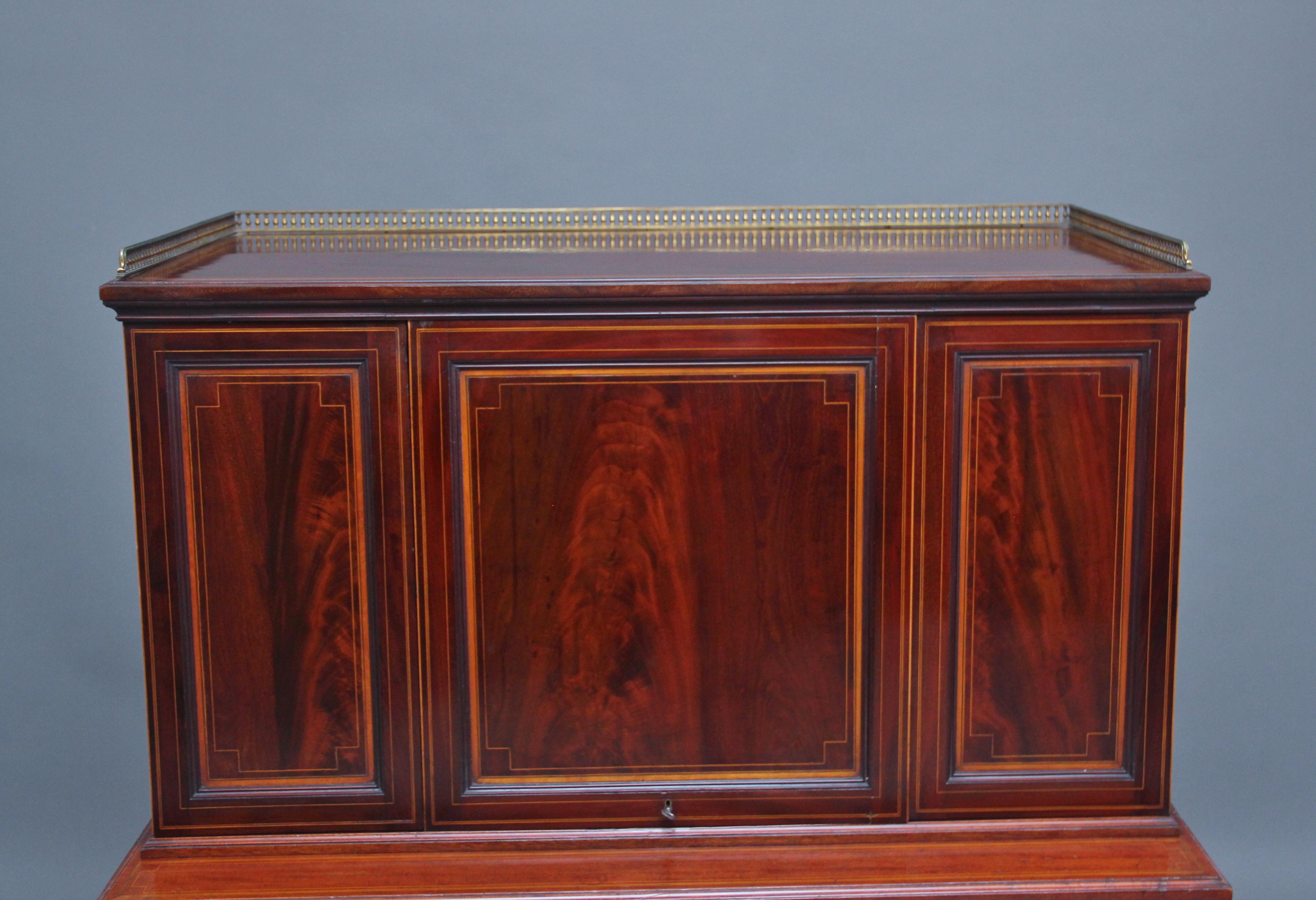 Superb Quality 19th Century Mahogany Secretaire Desk Cabinet For Sale 1