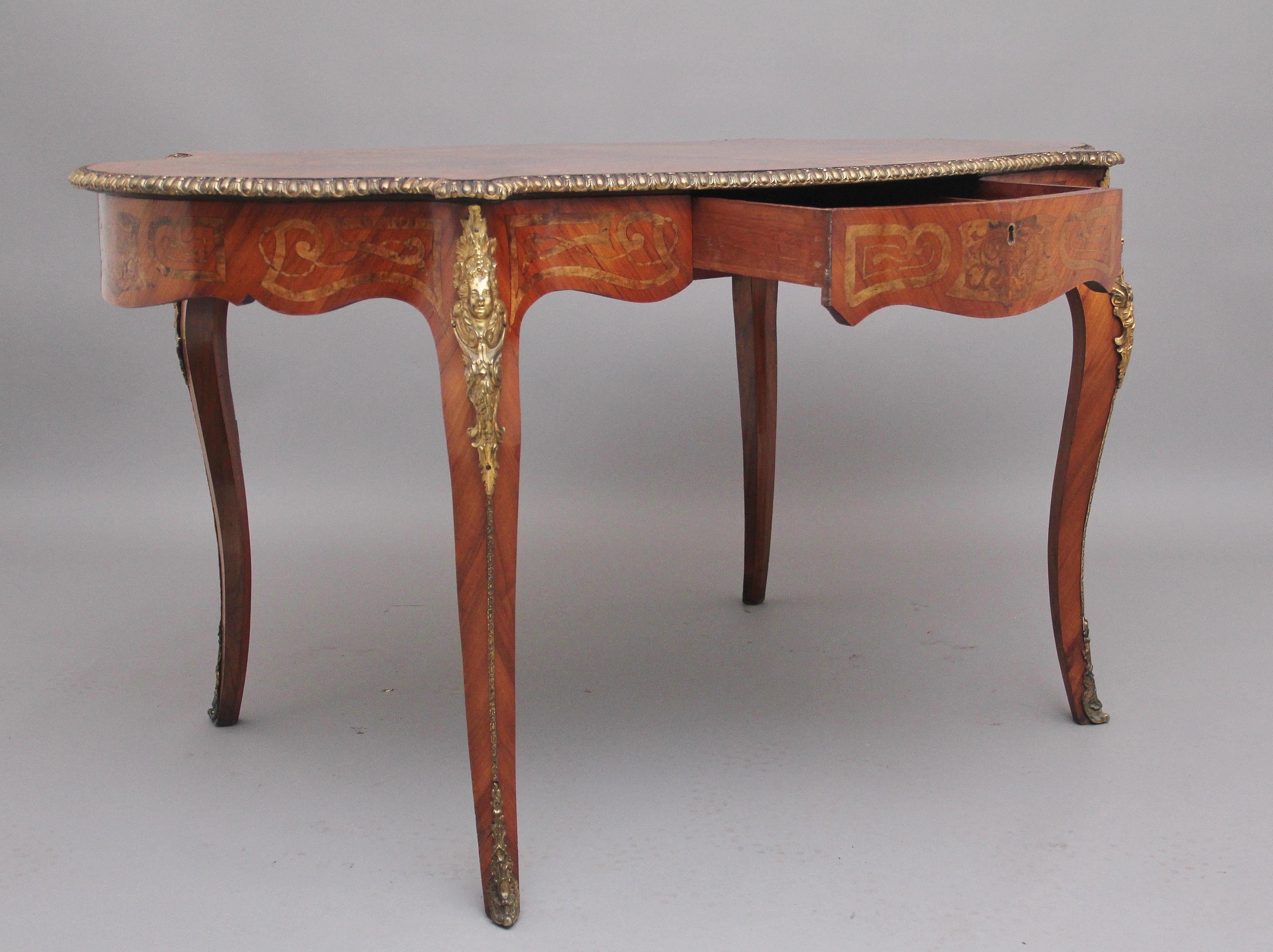 Early Victorian Superb Quality 19th Century Walnut and Inlaid Centre Table For Sale