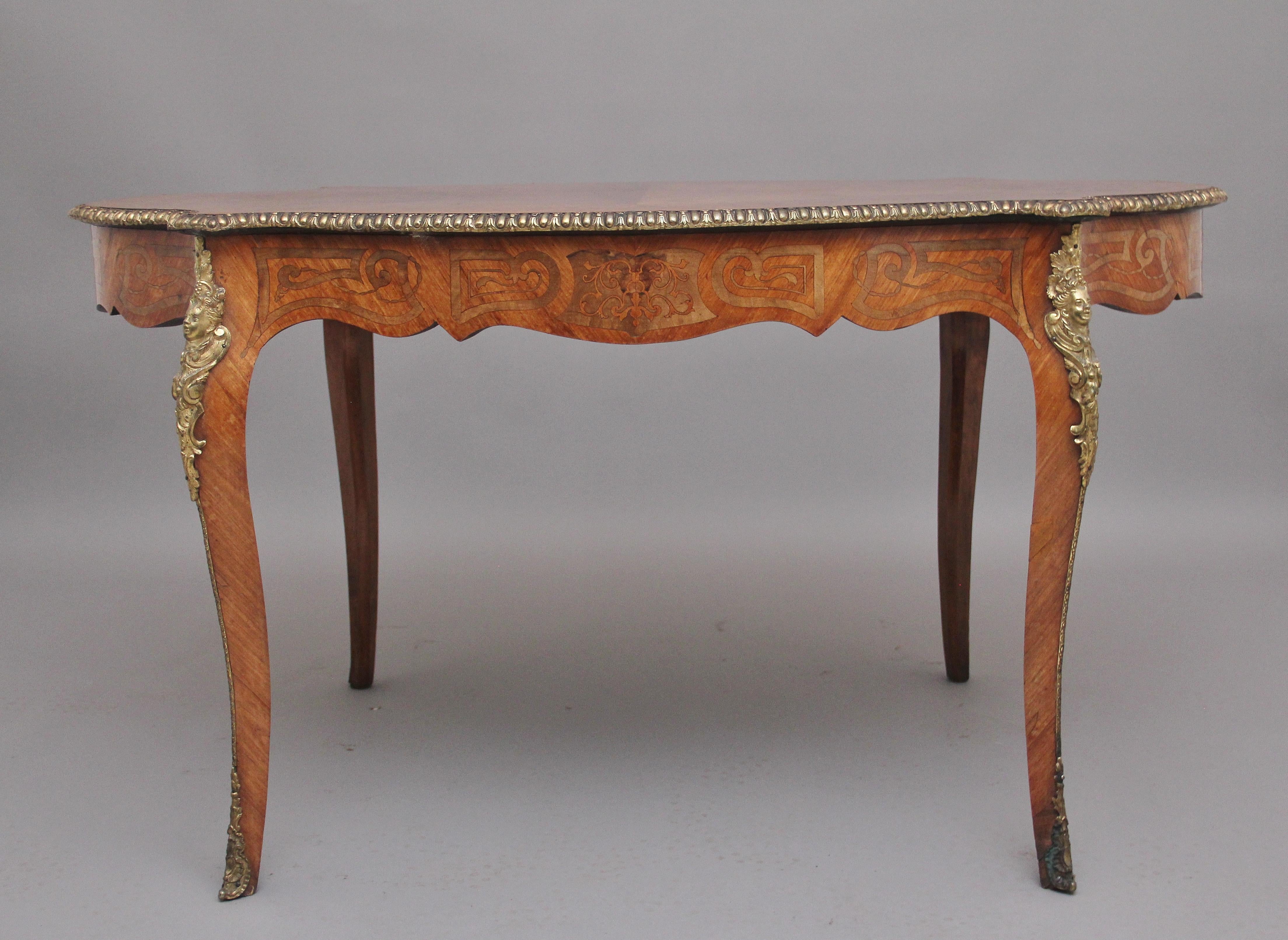 Superb Quality 19th Century Walnut and Inlaid Centre Table In Good Condition For Sale In Martlesham, GB