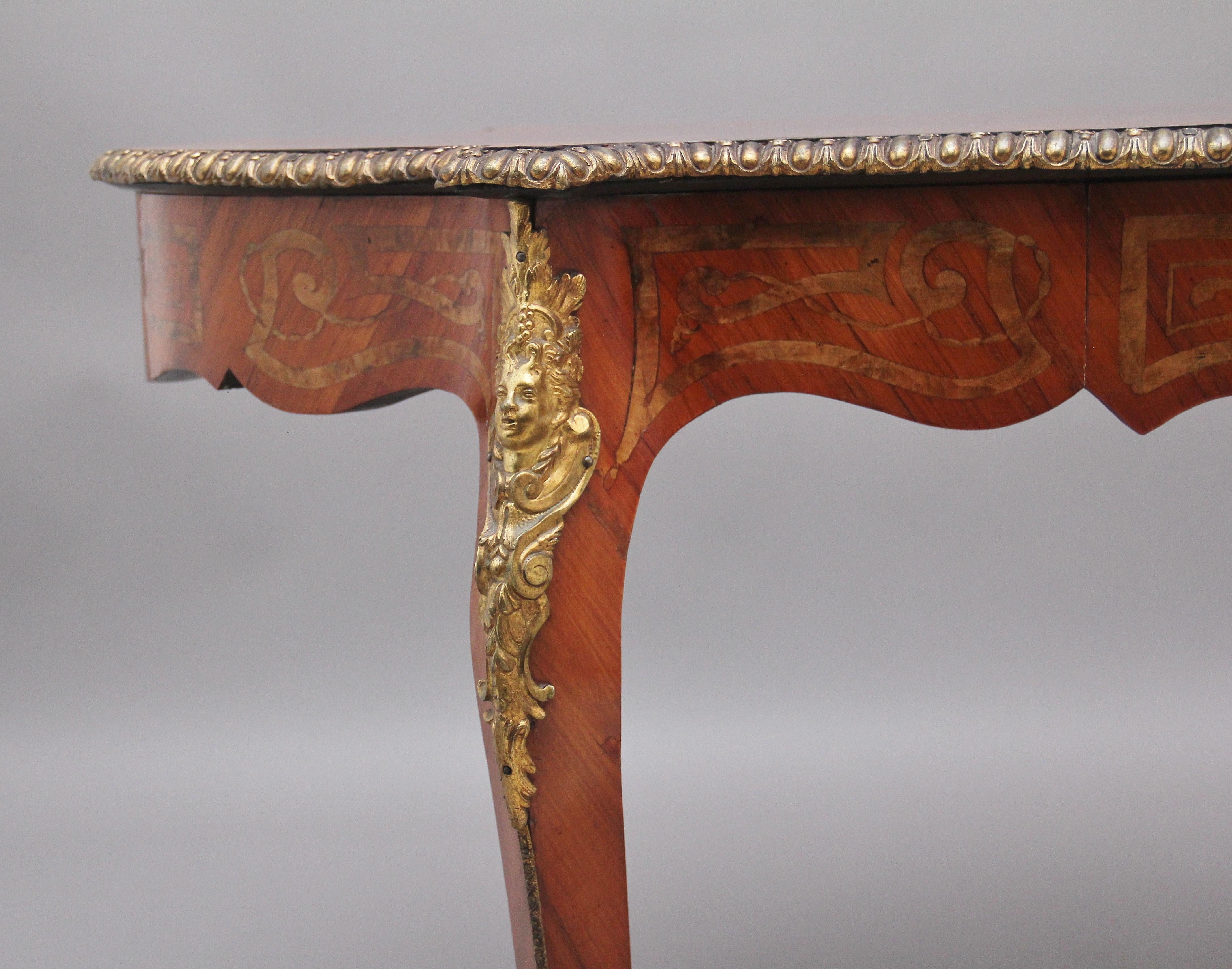 Superb Quality 19th Century Walnut and Inlaid Centre Table For Sale 3