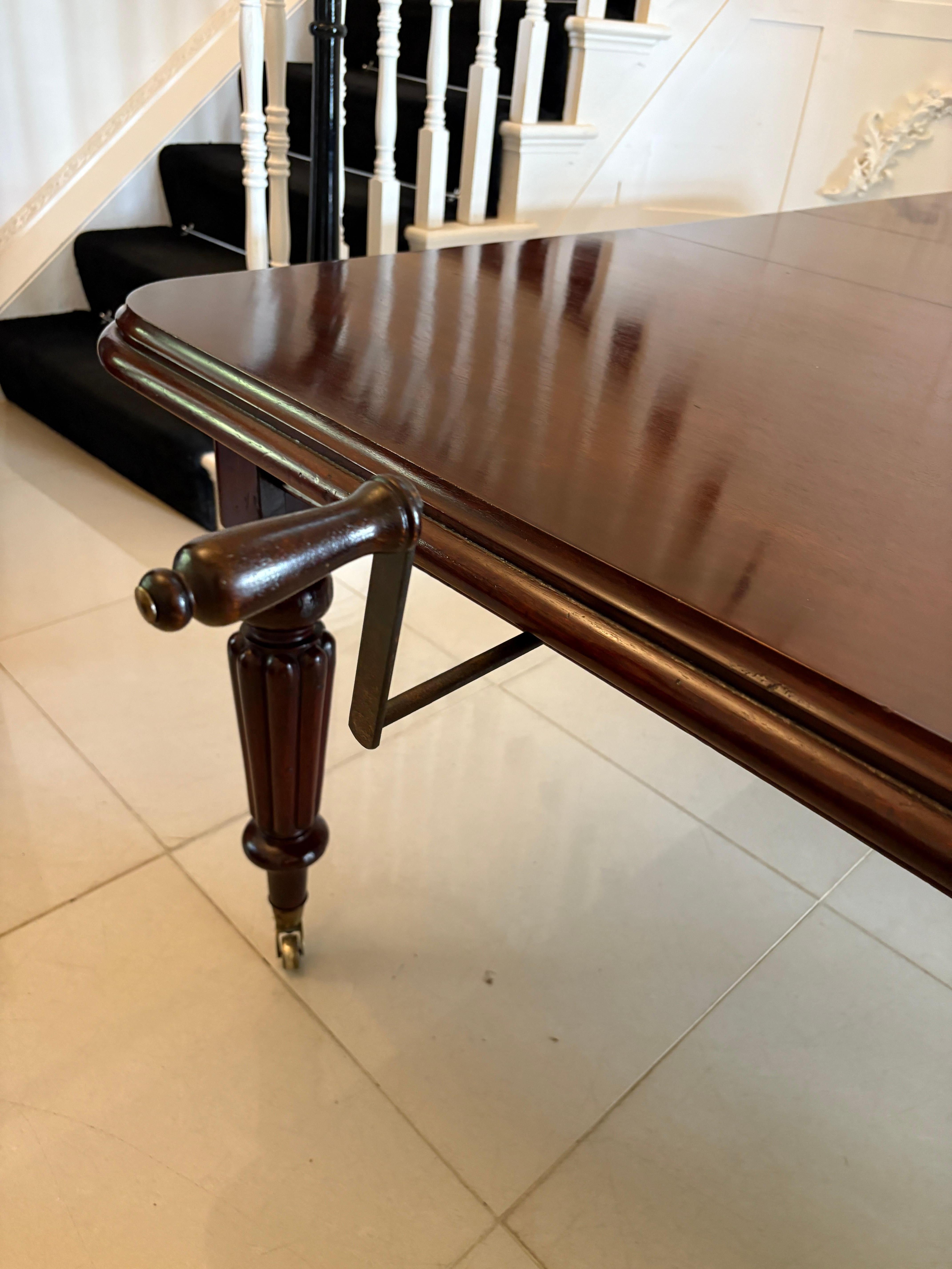 Superb Quality 8 Seater Antique Figured Mahogany Extending Dining Table For Sale 7