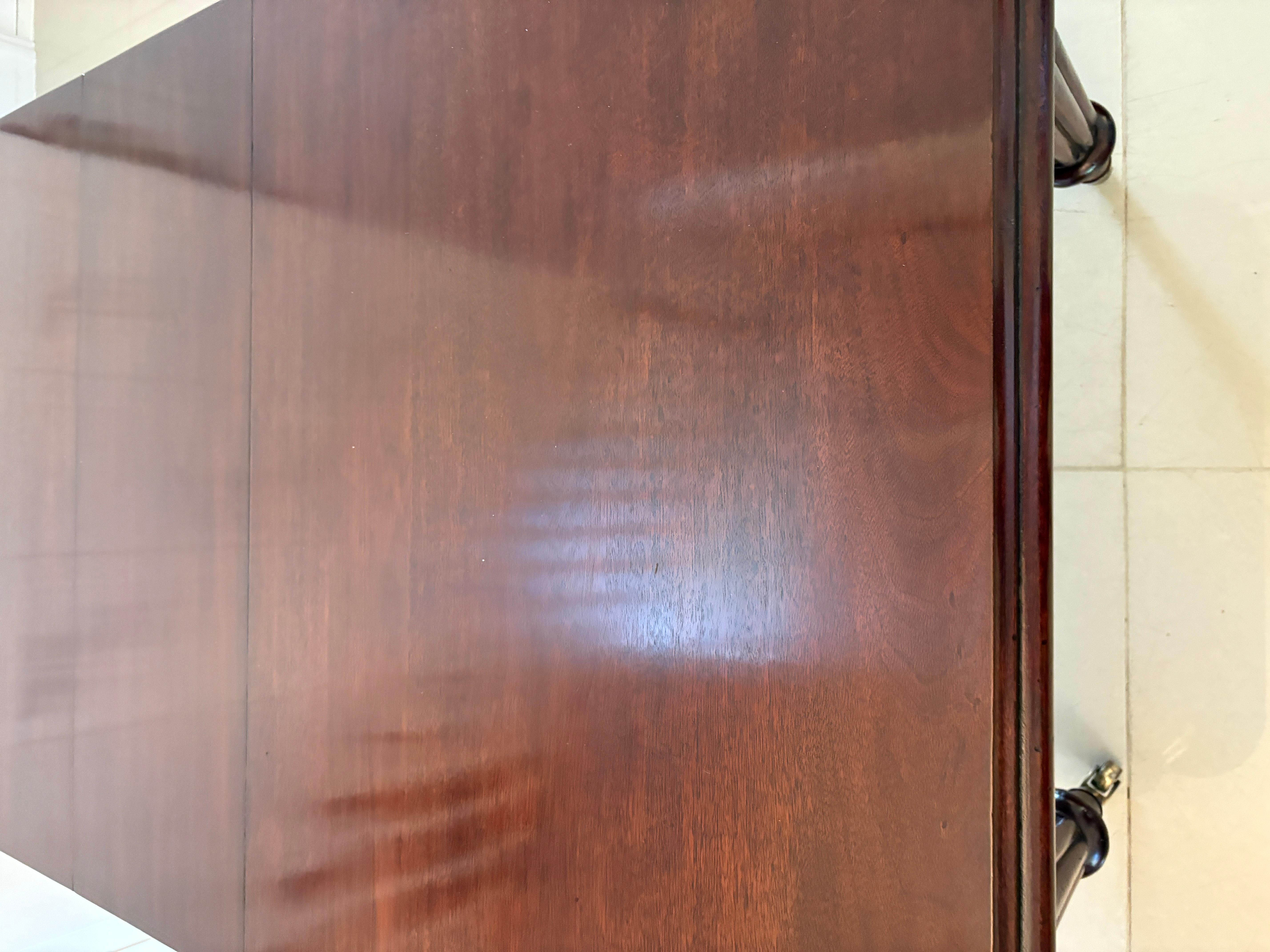 Superb Quality 8 Seater Antique Figured Mahogany Extending Dining Table For Sale 8
