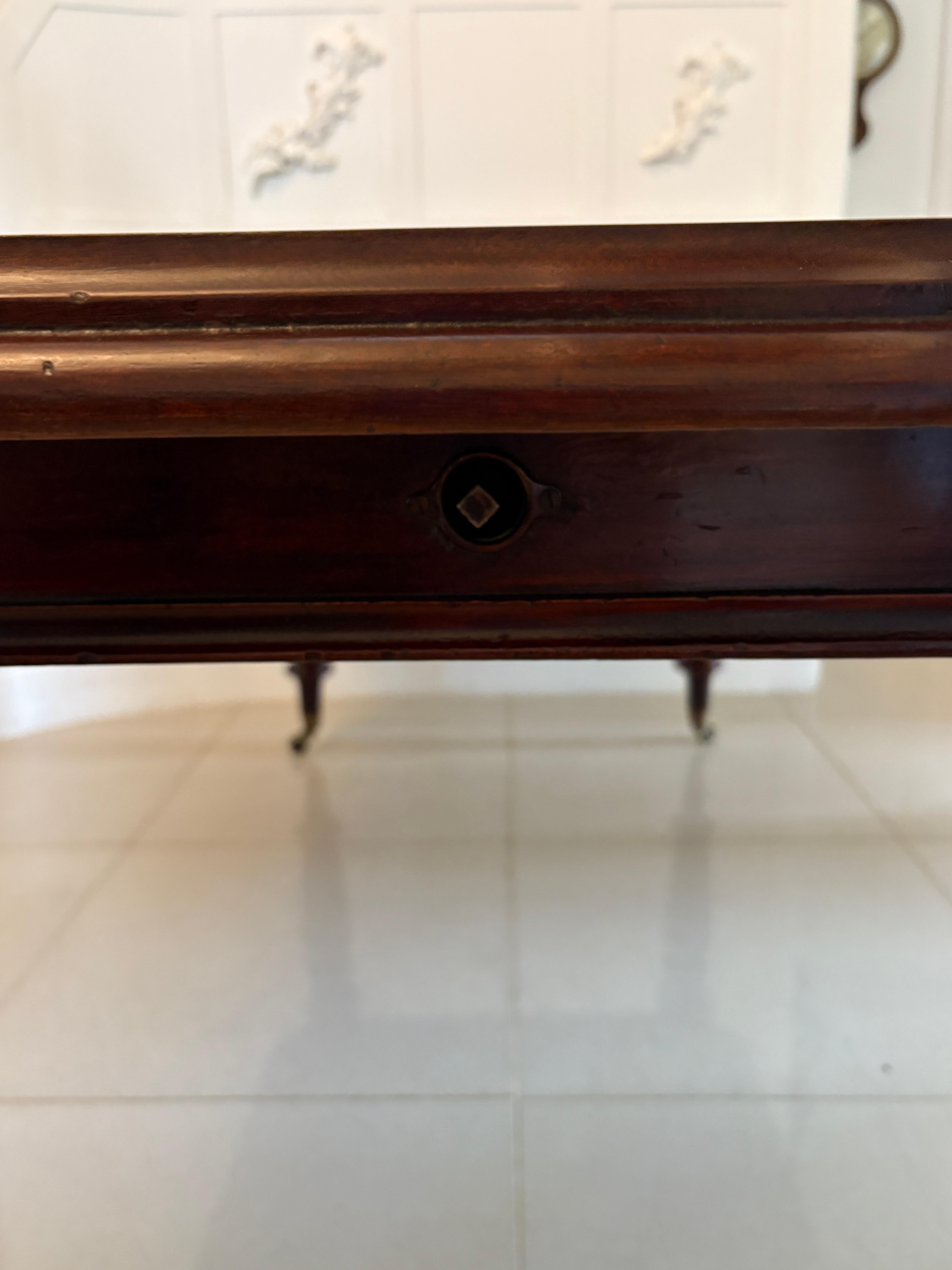 Superb Quality 8 Seater Antique Figured Mahogany Extending Dining Table For Sale 9