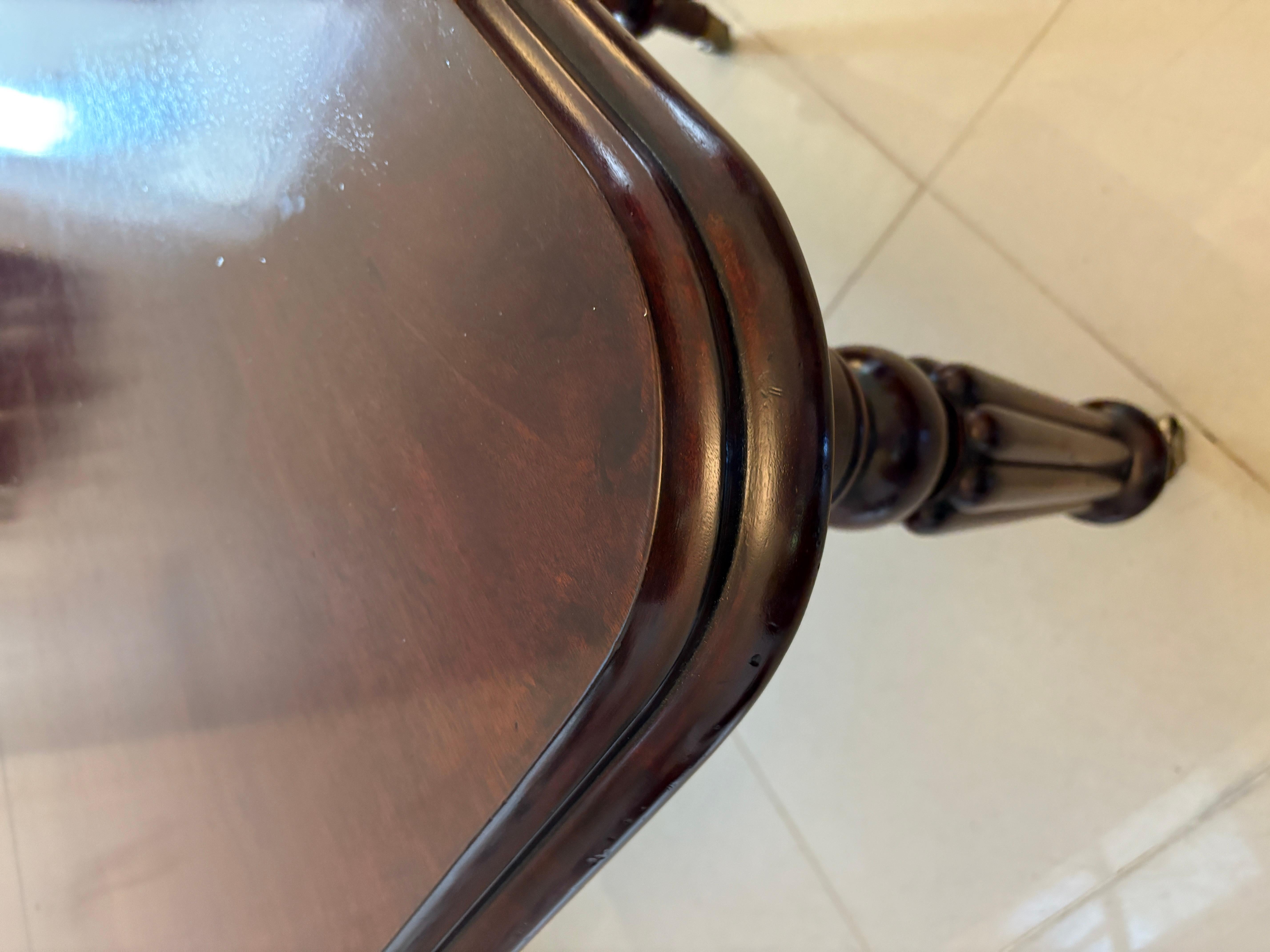 Superb Quality 8 Seater Antique Figured Mahogany Extending Dining Table For Sale 11