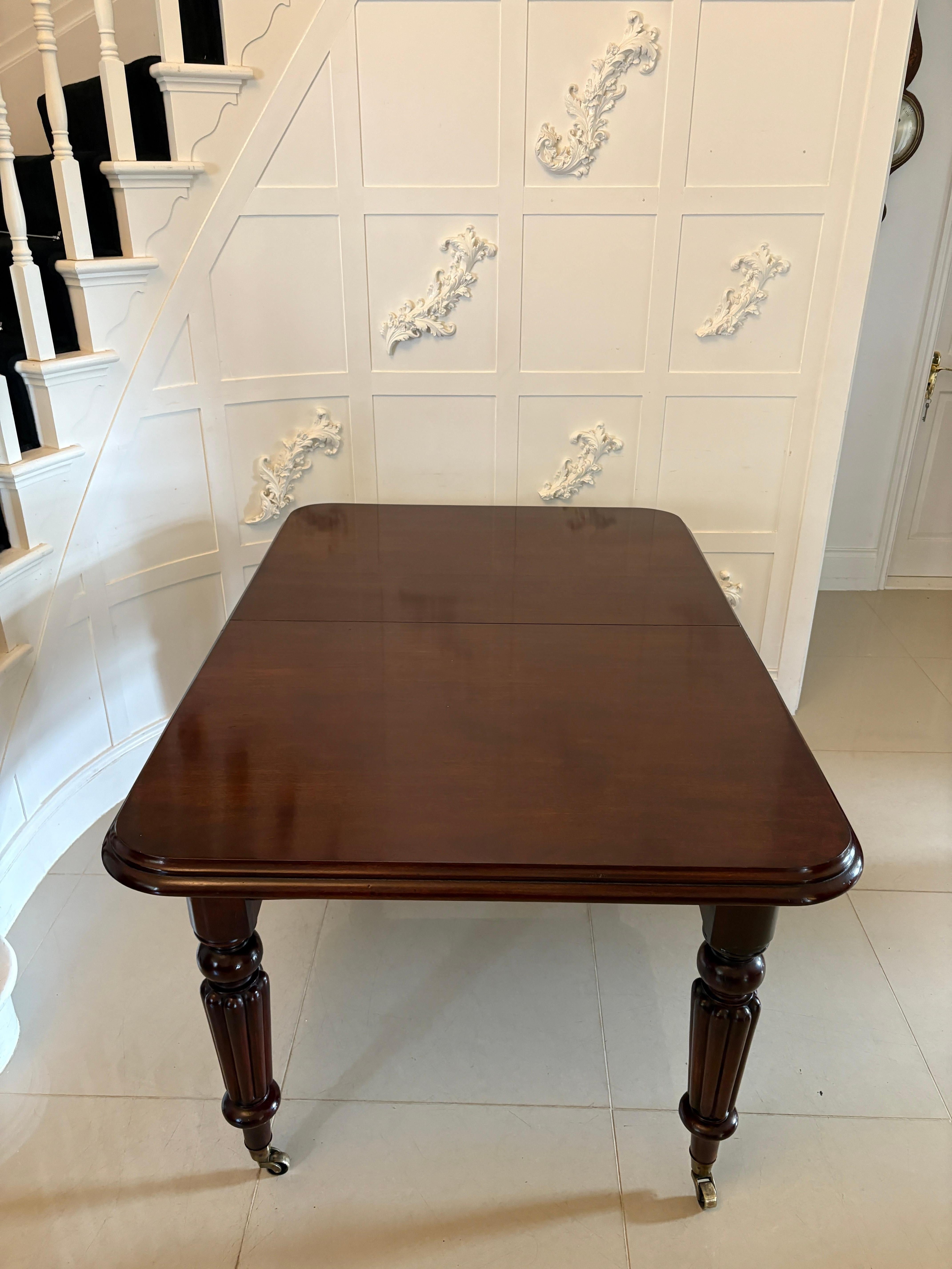 Superb quality 8 seater antique Victorian figured mahogany extending dining table having an outstanding quality figured mahogany top with a moulded edge and one original extra leaf, original extending mechanism and winding handle standing on a