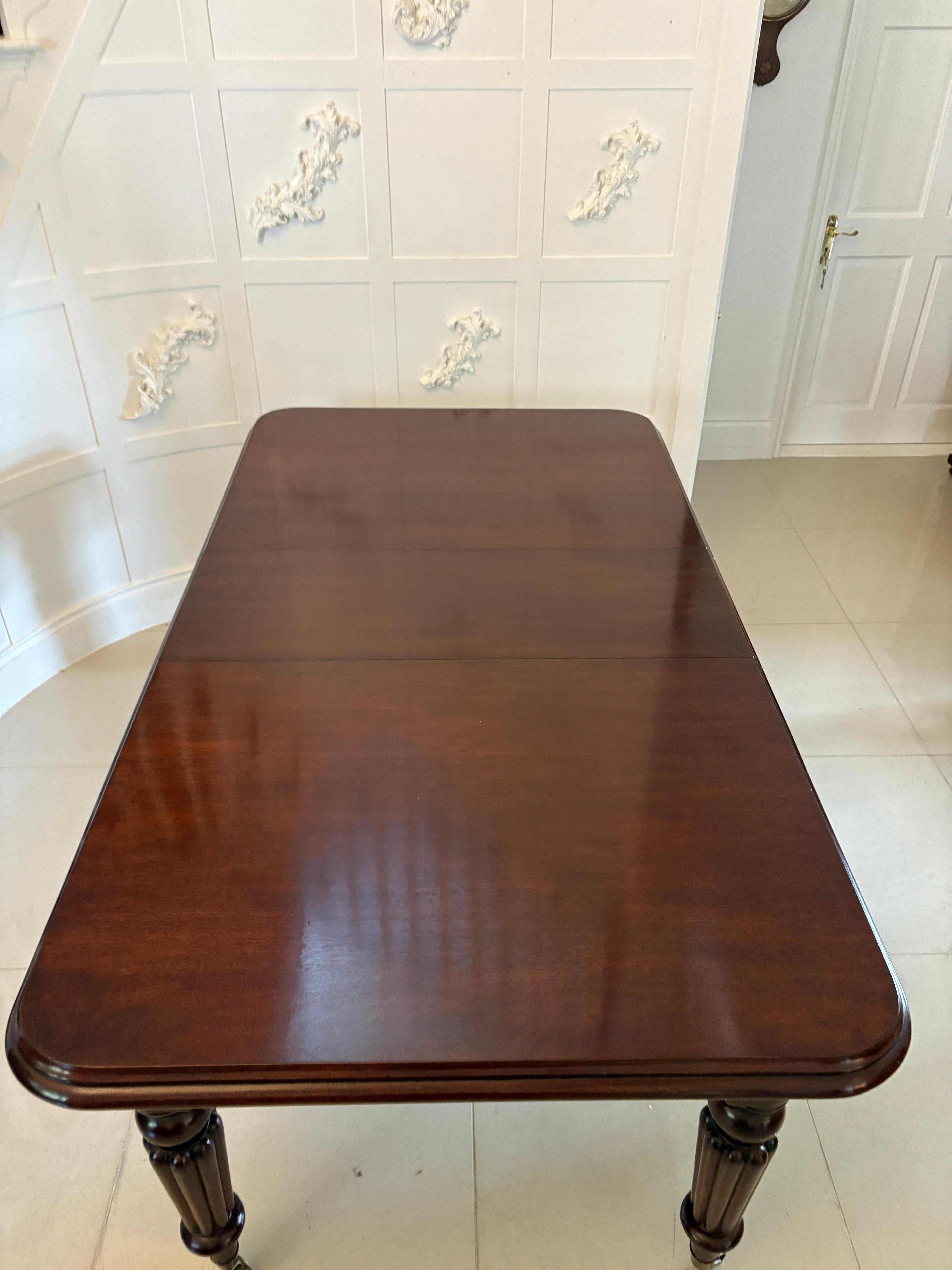 Superb Quality 8 Seater Antique Figured Mahogany Extending Dining Table For Sale 13