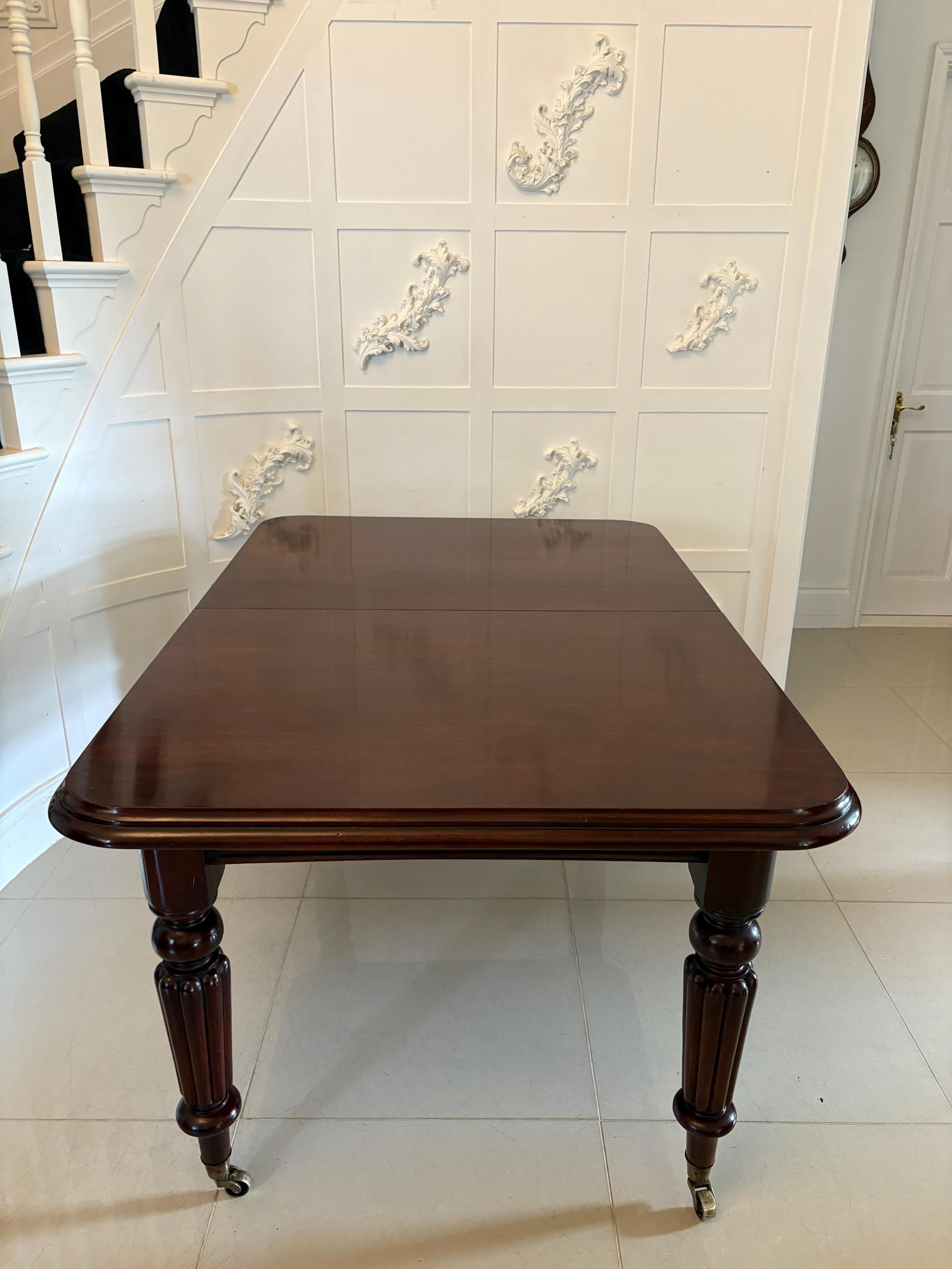 Victorian Superb Quality 8 Seater Antique Figured Mahogany Extending Dining Table For Sale