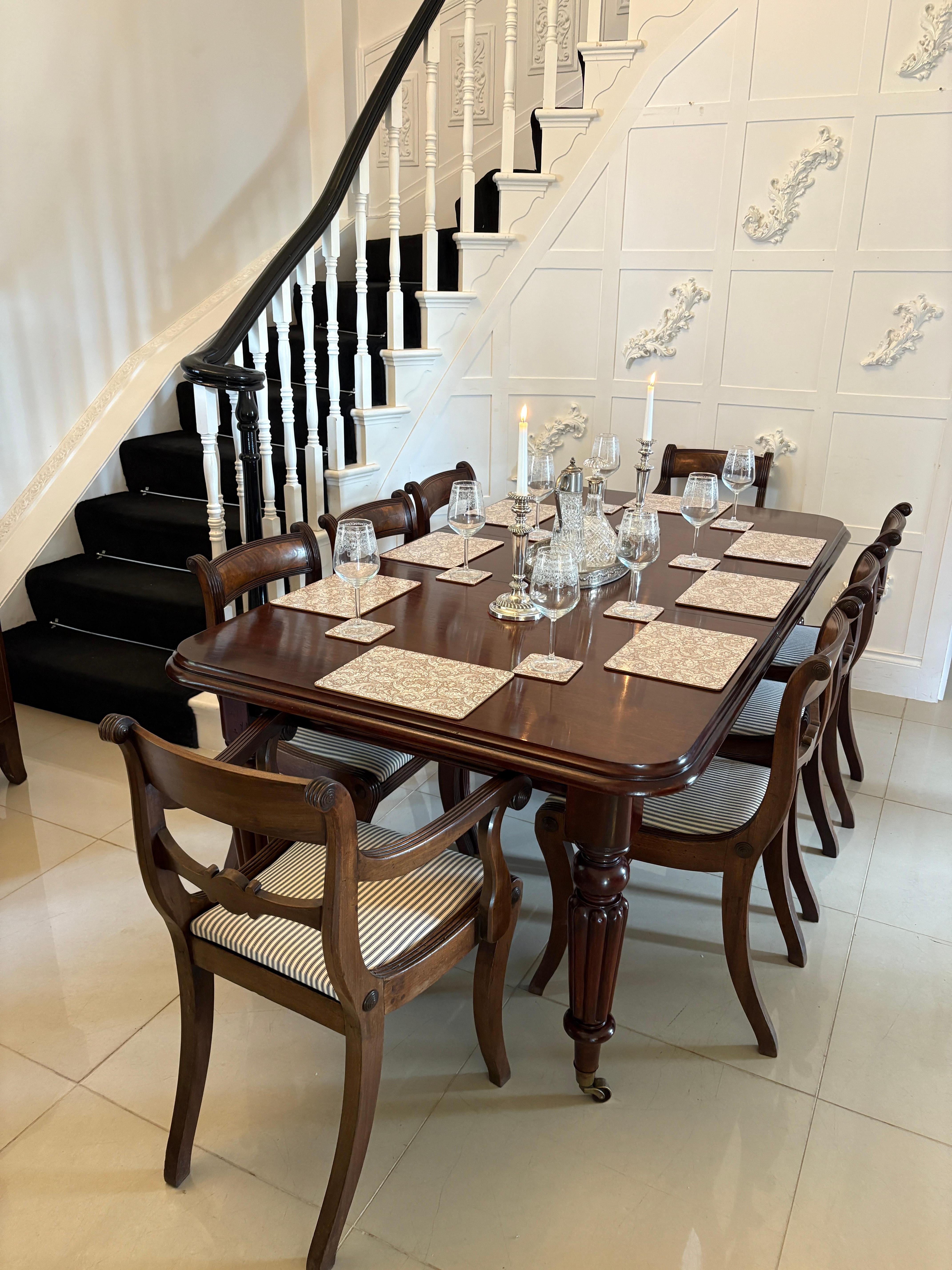 Superb Quality 8 Seater Antique Figured Mahogany Extending Dining Table For Sale 1
