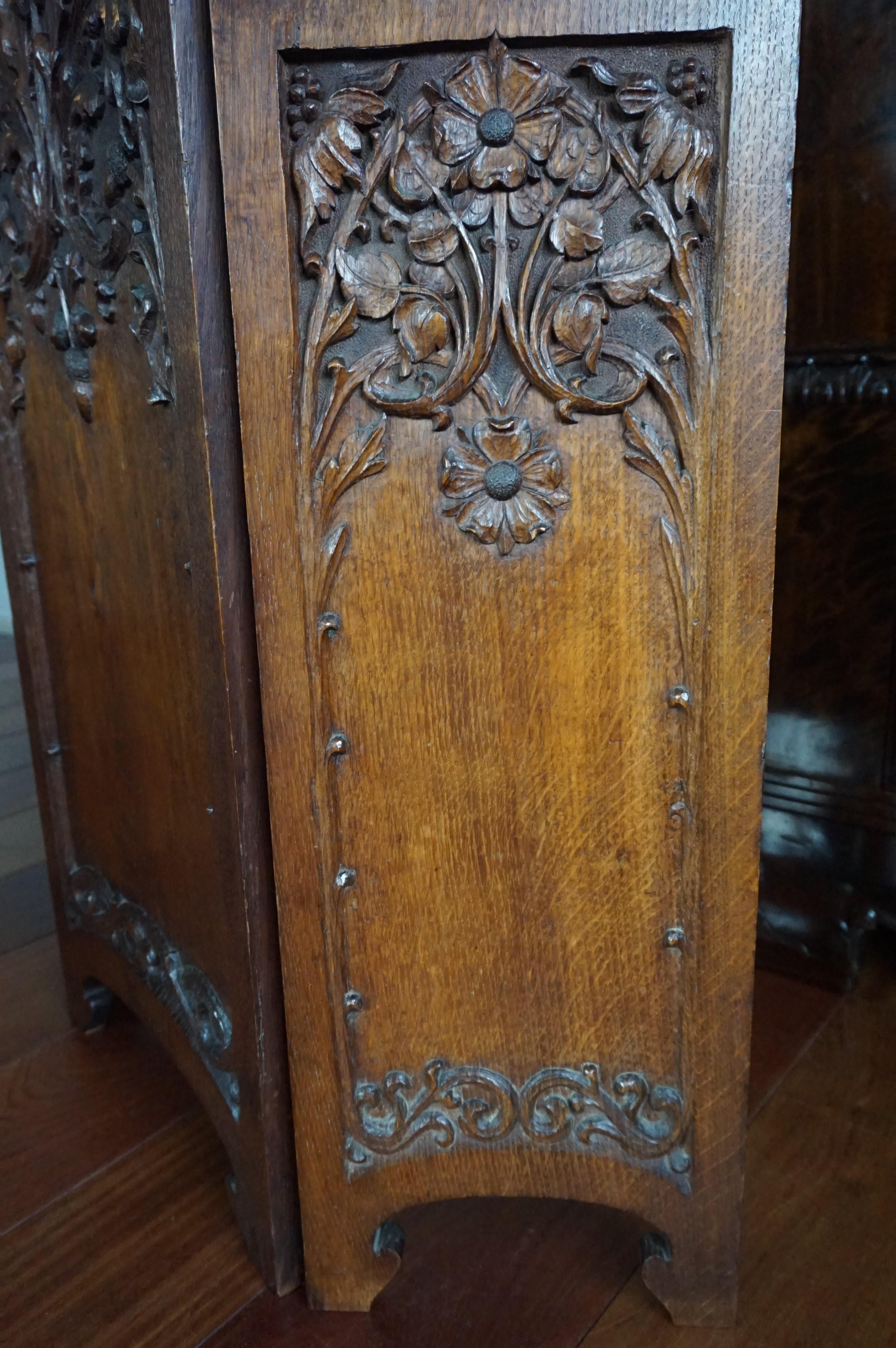 Superb Quality and Condition Hand-Carved Solid Oak Arts & Crafts Fire Screen 3