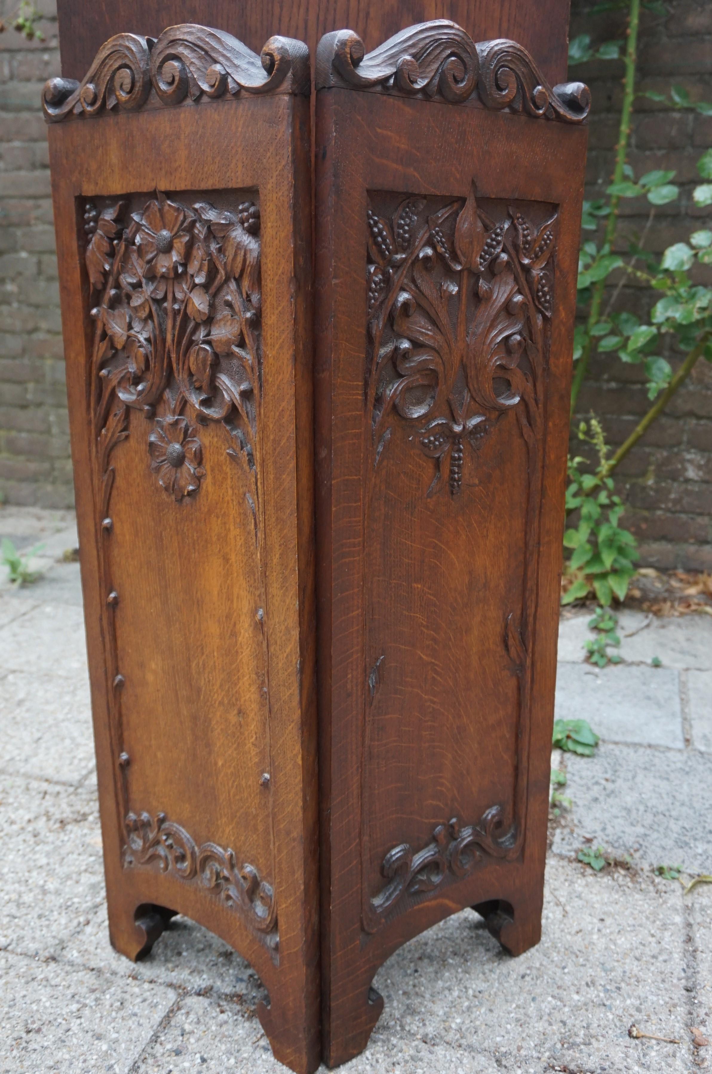 Superb Quality and Condition Hand-Carved Solid Oak Arts & Crafts Fire Screen 4