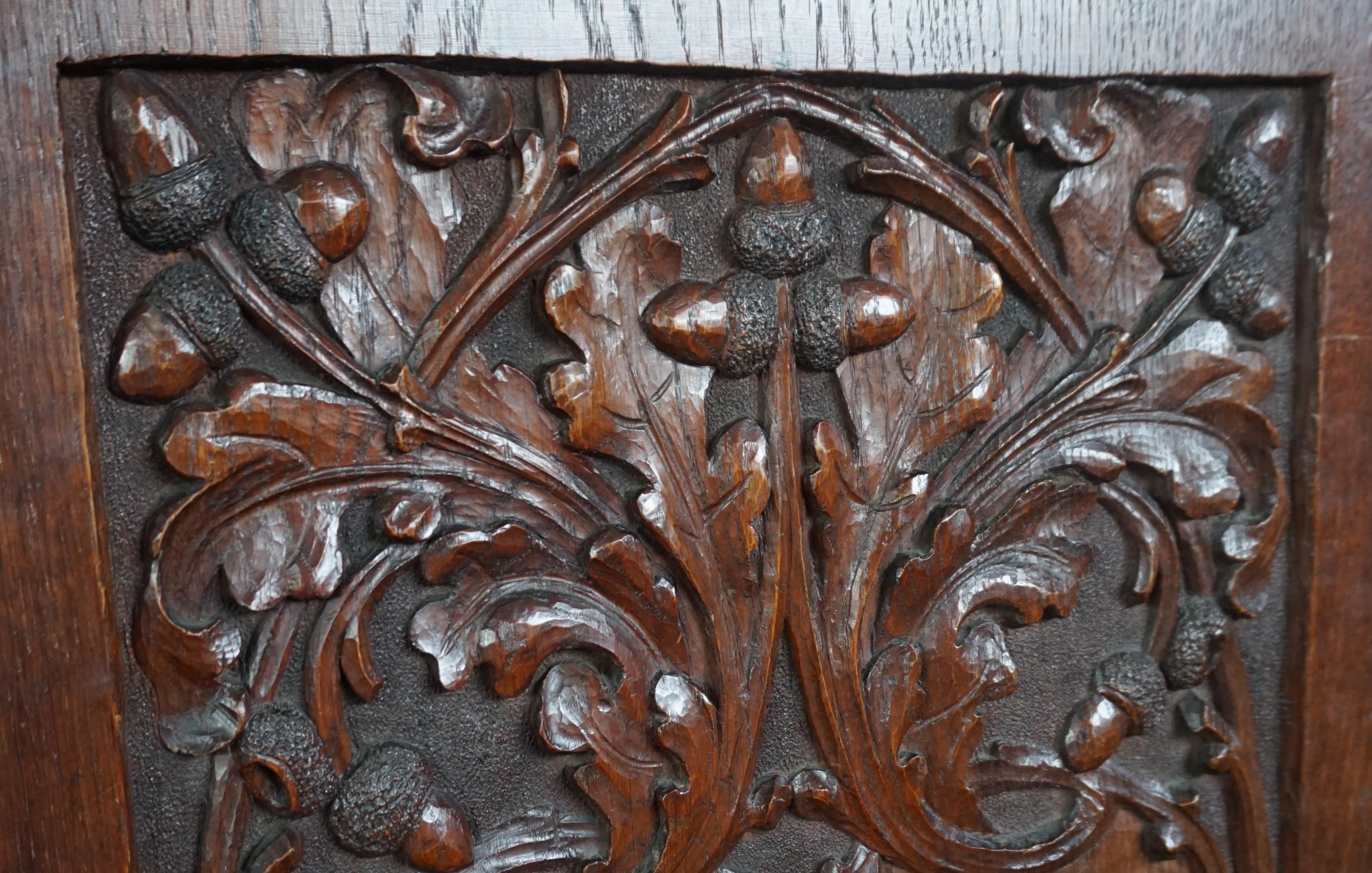 Superb Quality and Condition Hand-Carved Solid Oak Arts & Crafts Fire Screen In Excellent Condition In Lisse, NL