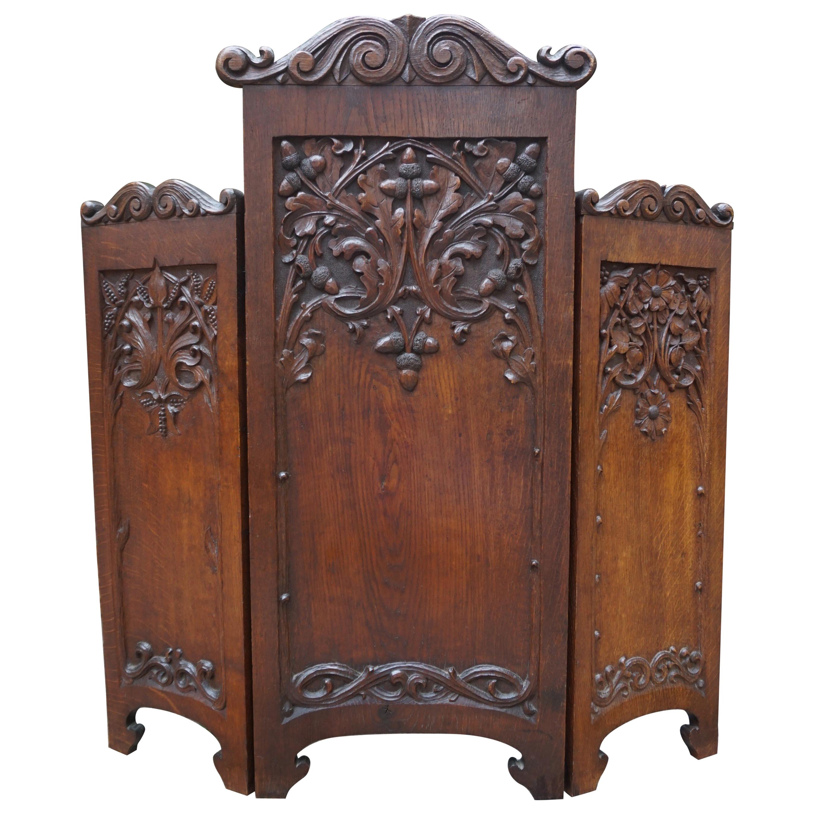 Superb Quality and Condition Hand-Carved Solid Oak Arts & Crafts Fire Screen