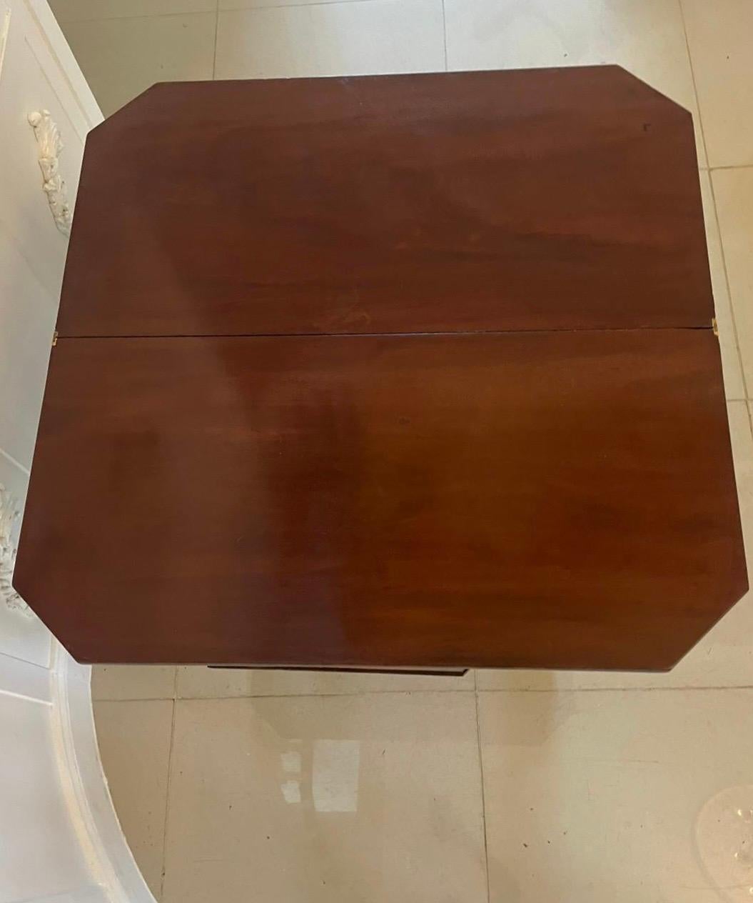 Regency Superbe table à thé/console en acajou figuré de style Régence du 19e siècle, ancienne qualité en vente