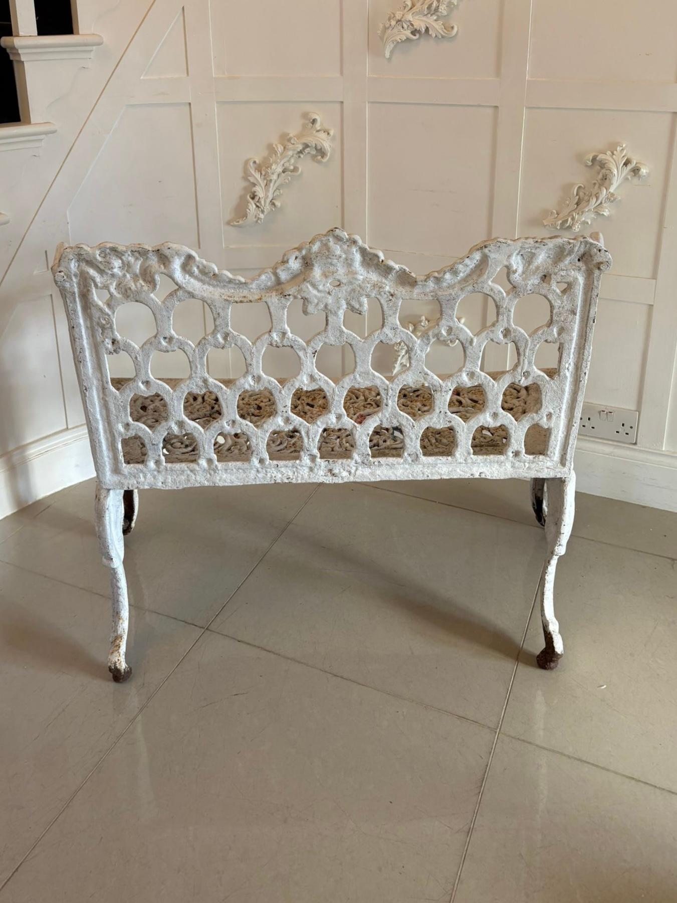 Superb quality antique early Victorian ornate cast iron garden seat having a cast iron shaped back and arms with ornate pierced decoration, fantastic ornate seat with pierced scrolled decoration standing on shaped cabriole legs 

An attractive