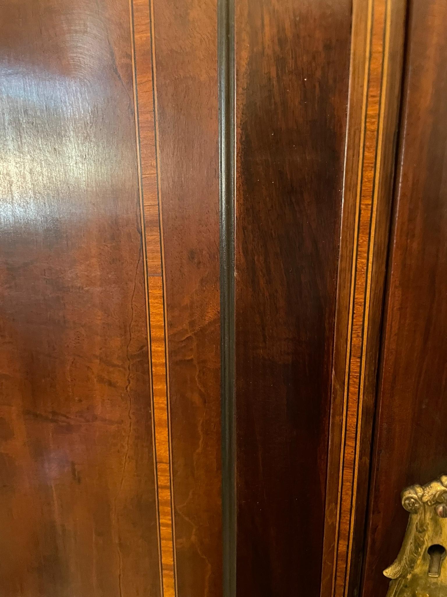 Armario antiguo eduardiano de caoba con incrustaciones de magnífica calidad Incrustación