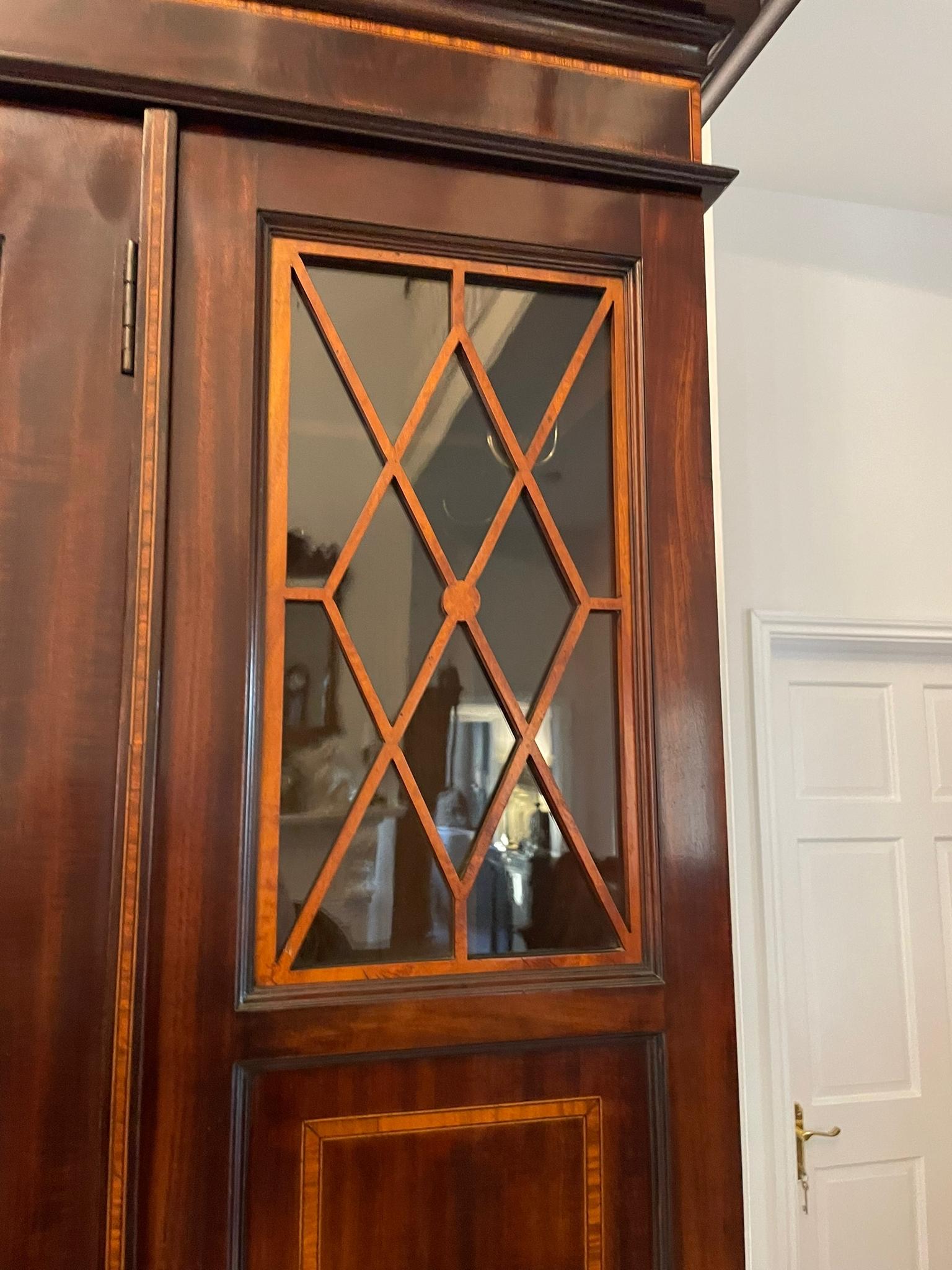 Superb Quality Antique Edwardian Mahogany Inlaid Wardrobe  In Good Condition For Sale In Suffolk, GB