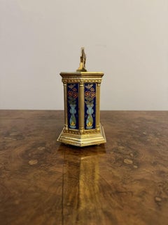 Superbe pendule française ancienne en laiton avec fantastique vitre décorée