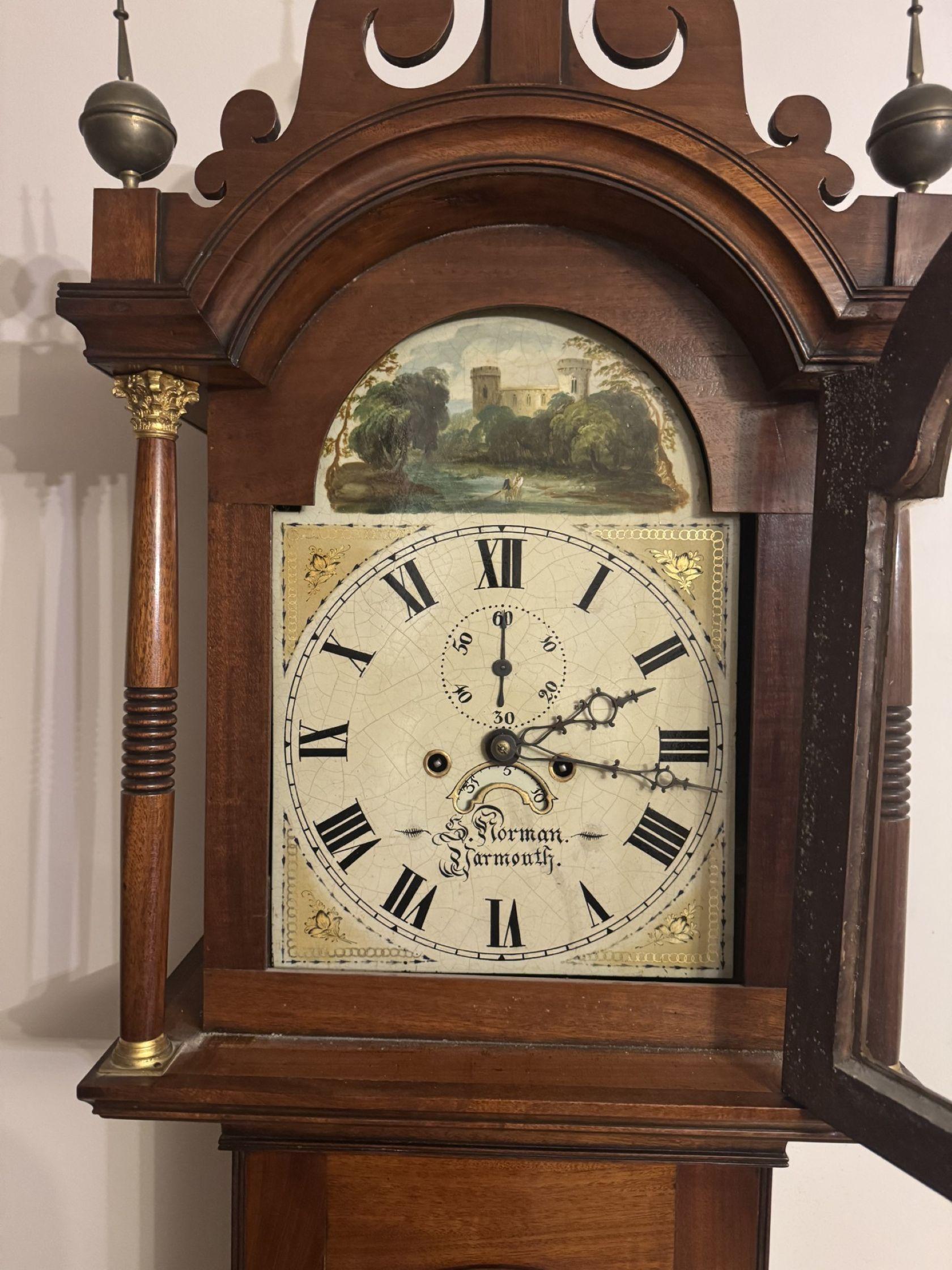 Carved Superb quality antique George III mahogany arch dial longcase clock For Sale