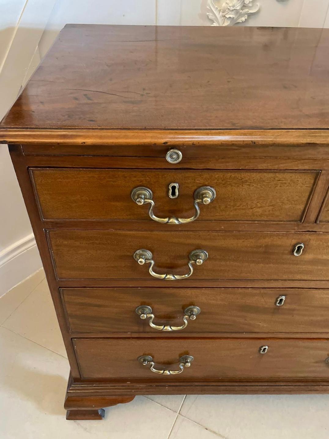 Superb Quality Antique George III Small Mahogany Chest of 5 Drawers  For Sale 3
