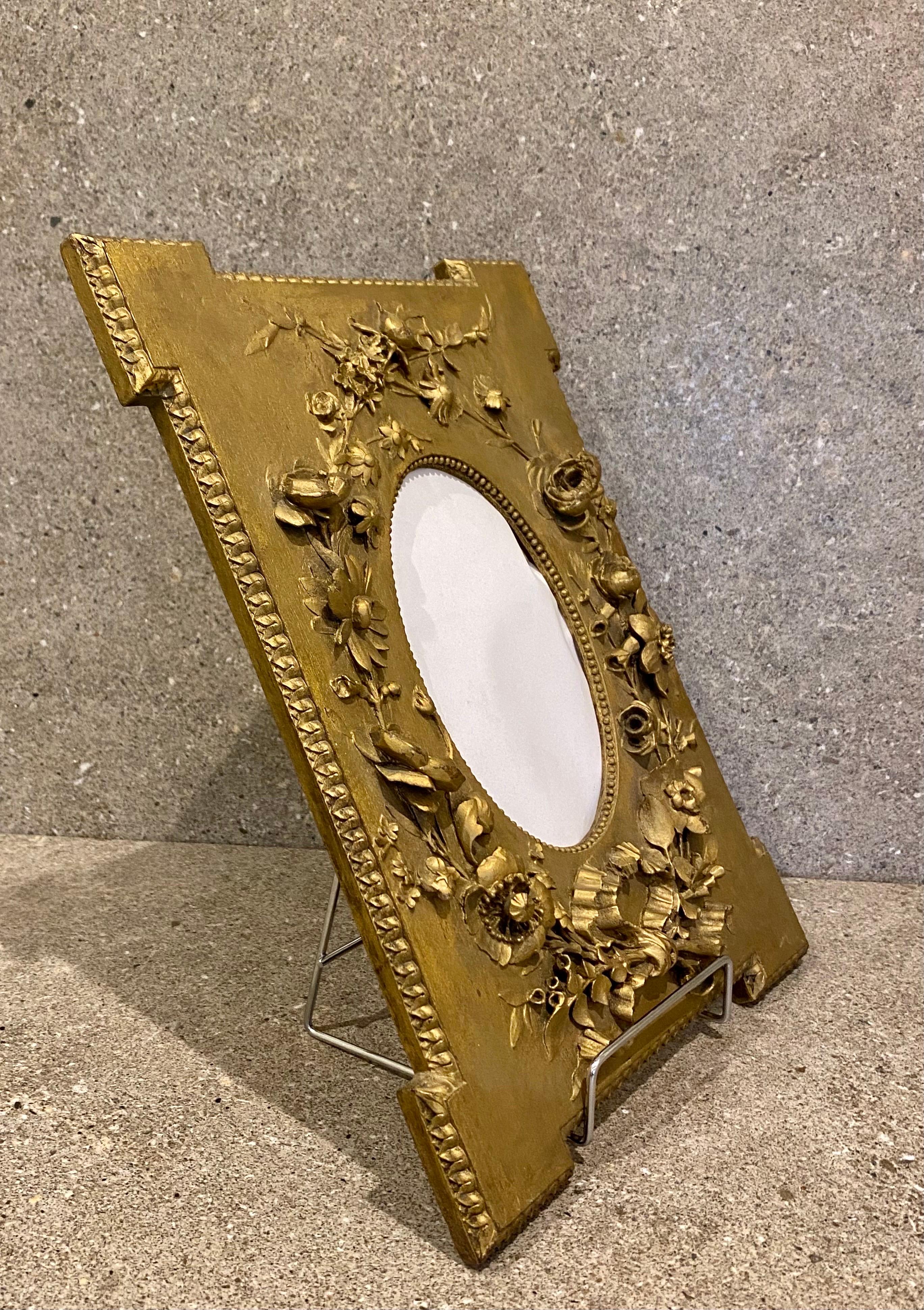 A large superb quality antique hand carved high relief giltwood photo frame Circa 19th Century
A solid wood frame (not gesso) with original gold patination.
Made in the late 19th century from thick solid timber depicting deeply carved flowers,