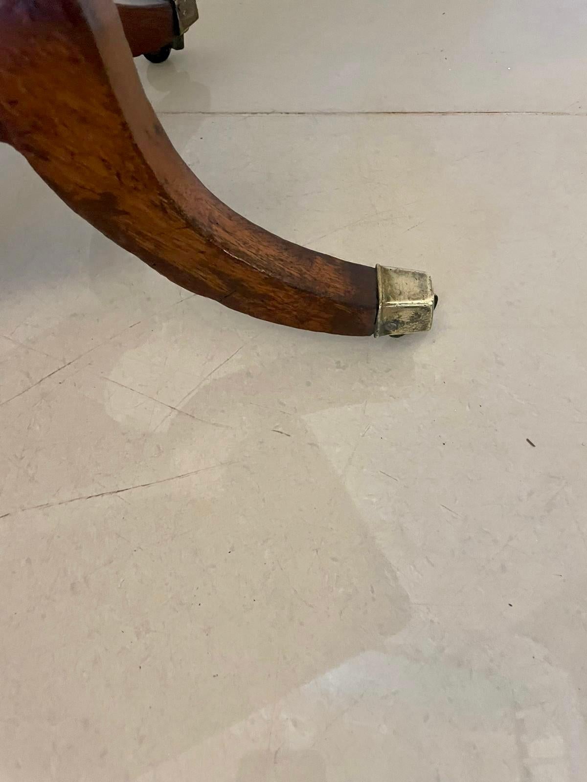 Mesa auxiliar/de costura de caoba independiente de la Regencia Antigua de magnífica calidad en venta 6