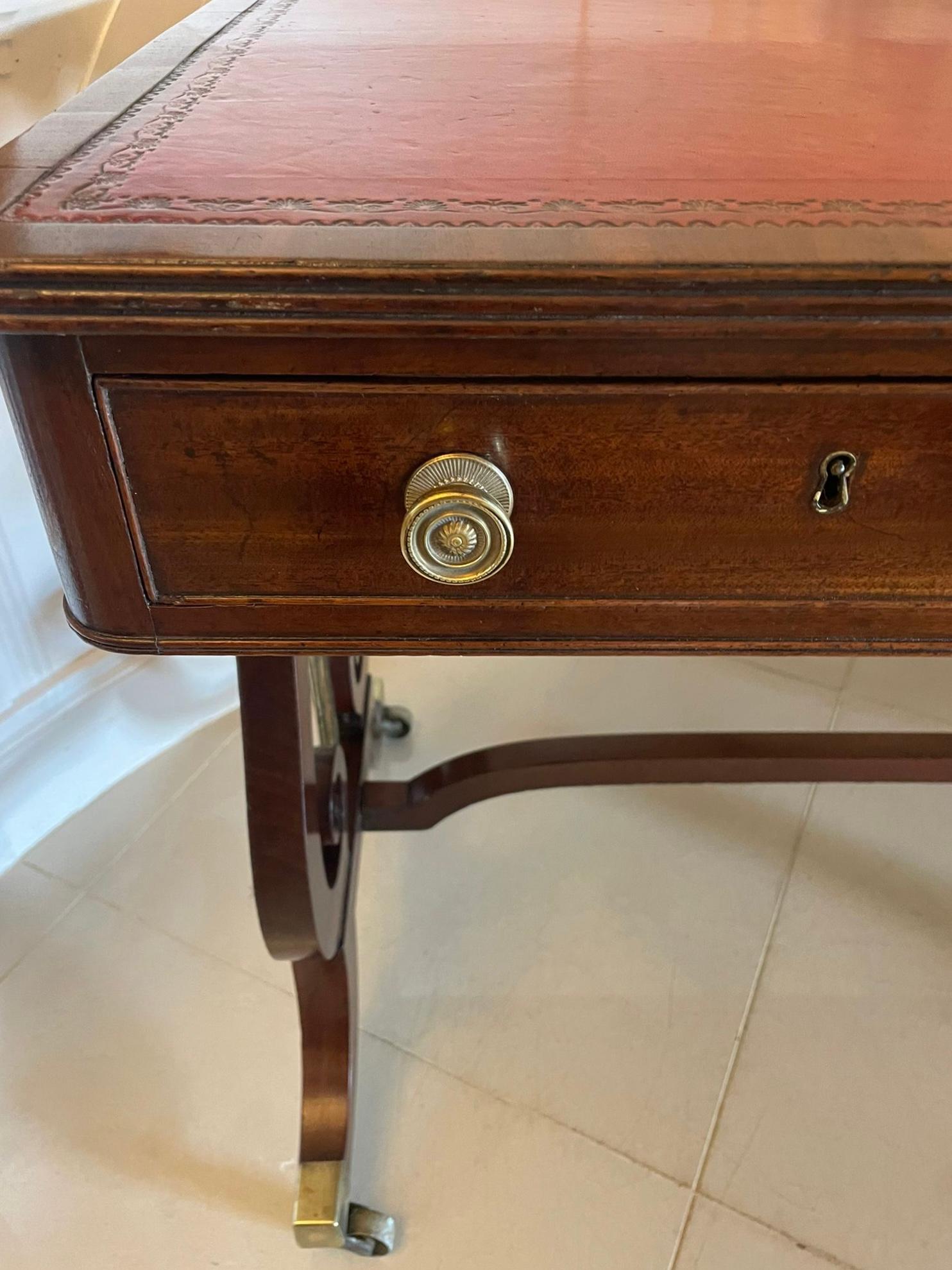 Antiker freistehender Regency-Schreibtisch aus Mahagoni in hervorragender Qualität im Angebot 4