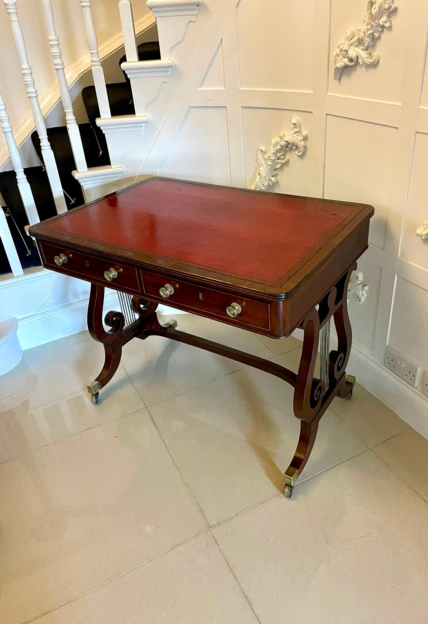 Antiker freistehender Regency-Schreibtisch aus Mahagoni in hervorragender Qualität (19. Jahrhundert) im Angebot