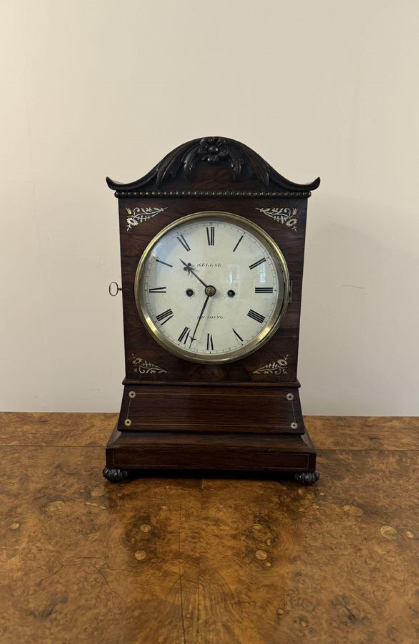 Regency Superbe horloge de style Régence ancienne incrustée de bois de rose en vente