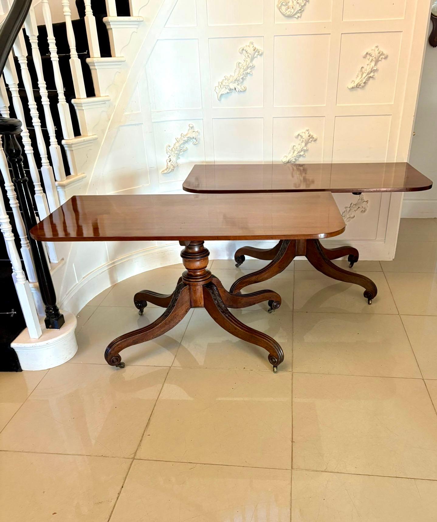 Superb Quality Antique Regency Three-Pillar Mahogany Dining Table en vente 6